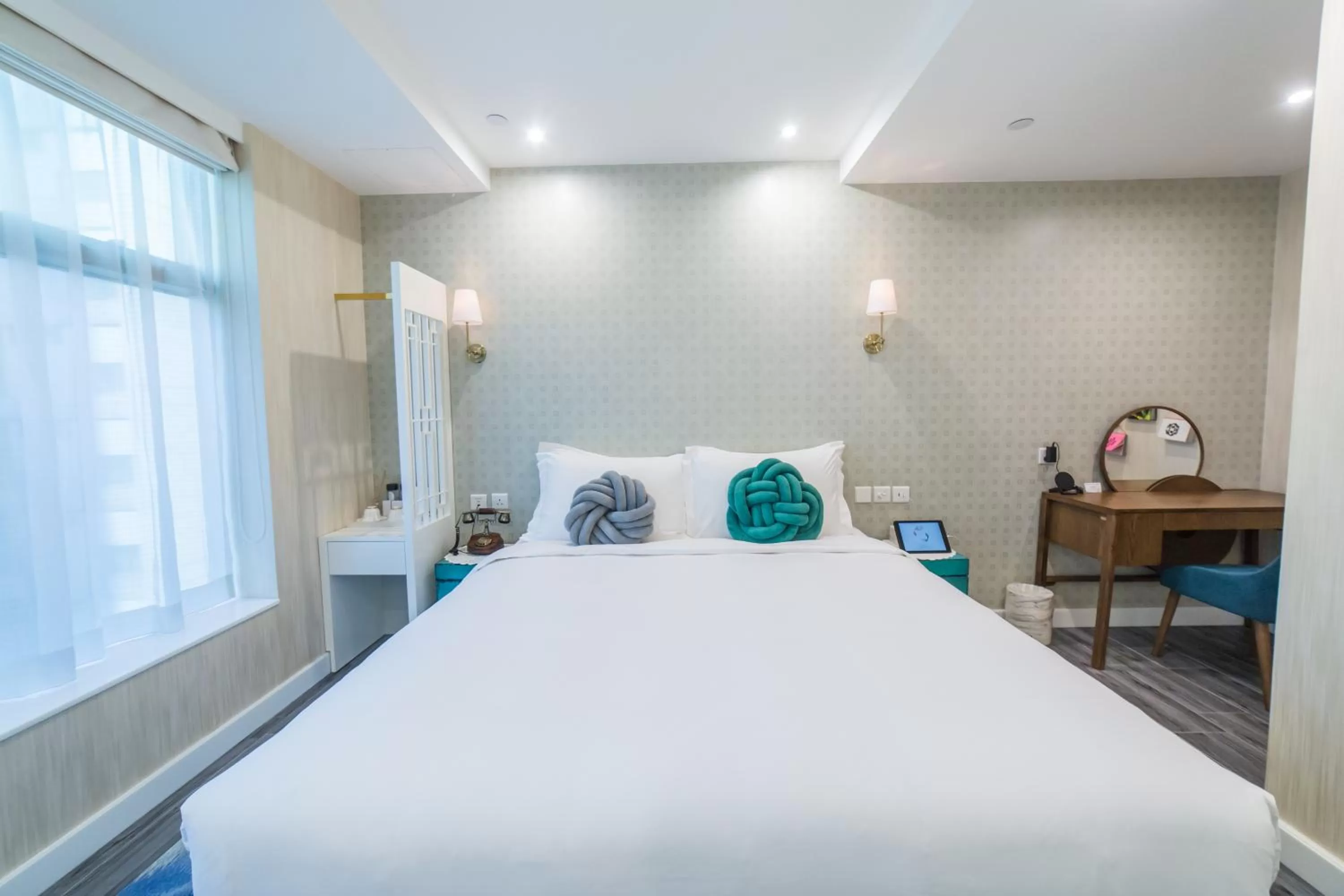 Bed in Tung Nam Lou Art Hotel