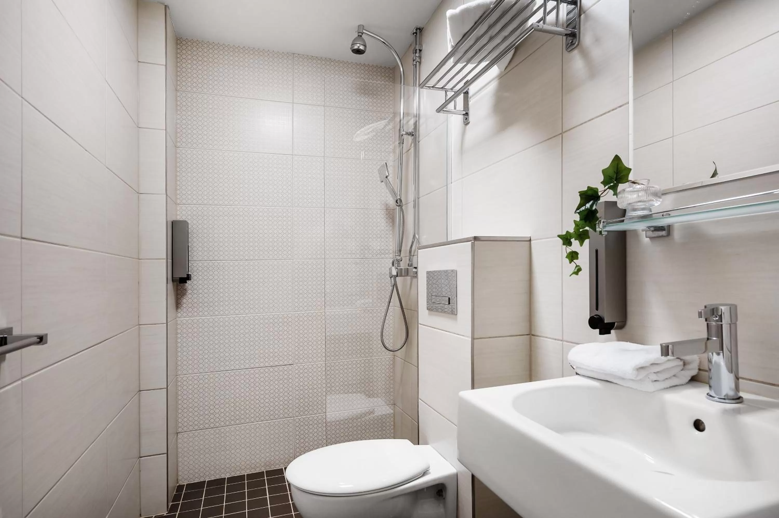 Shower in Hotel Point