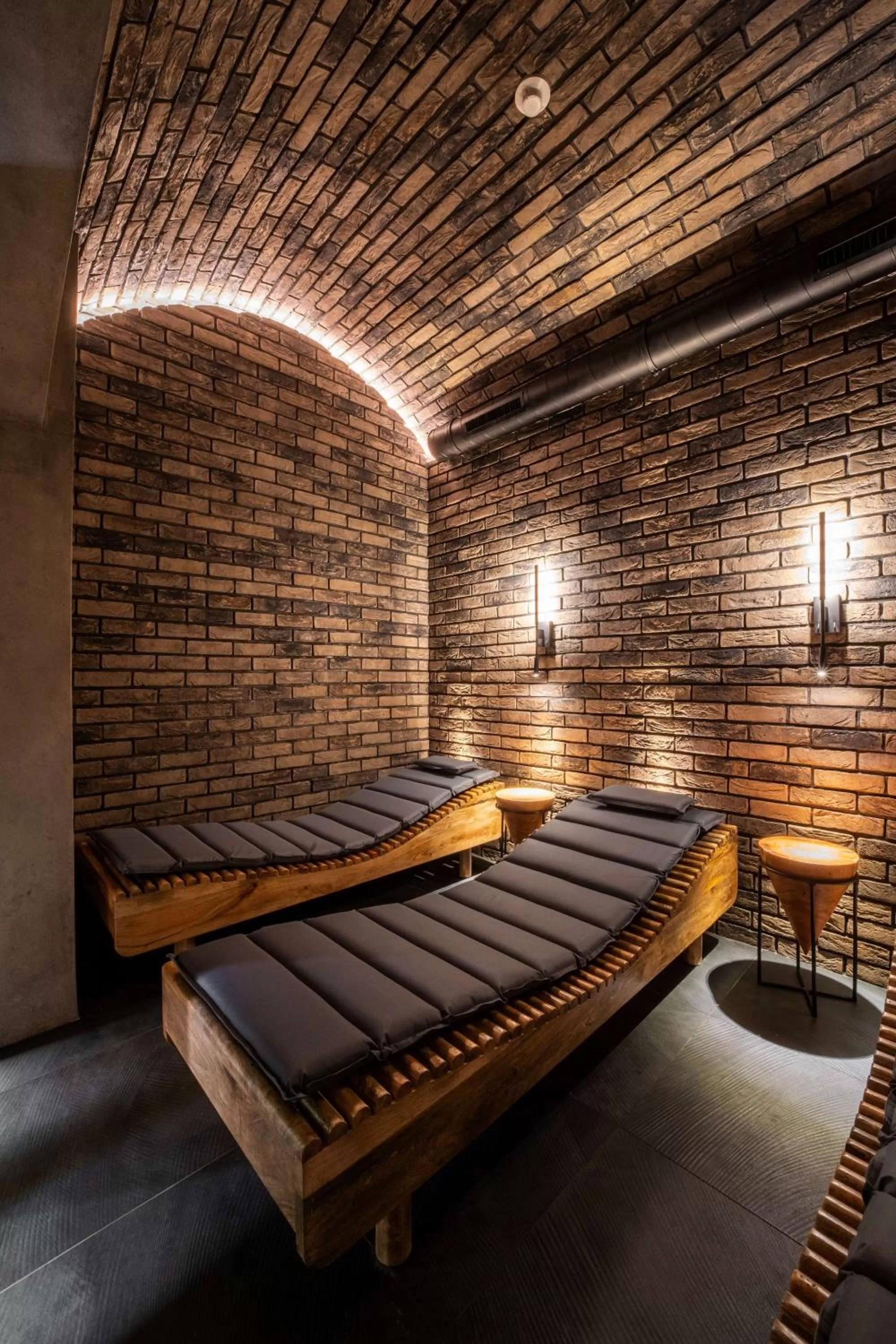 Sauna, Bed in The Viaduct - Suites & More