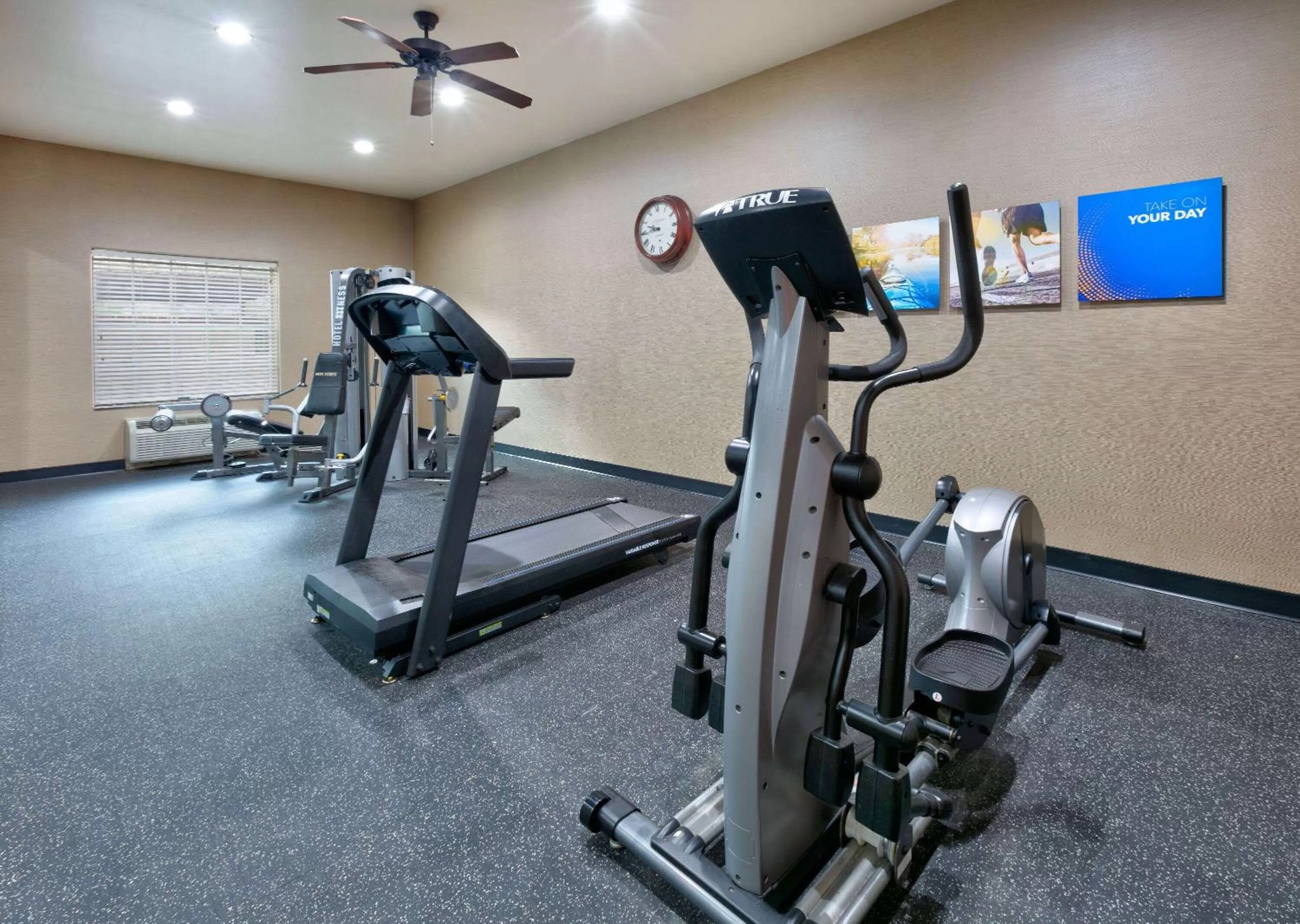 Fitness centre/facilities in Baymont Inn & Suites by Wyndham Glen Rose