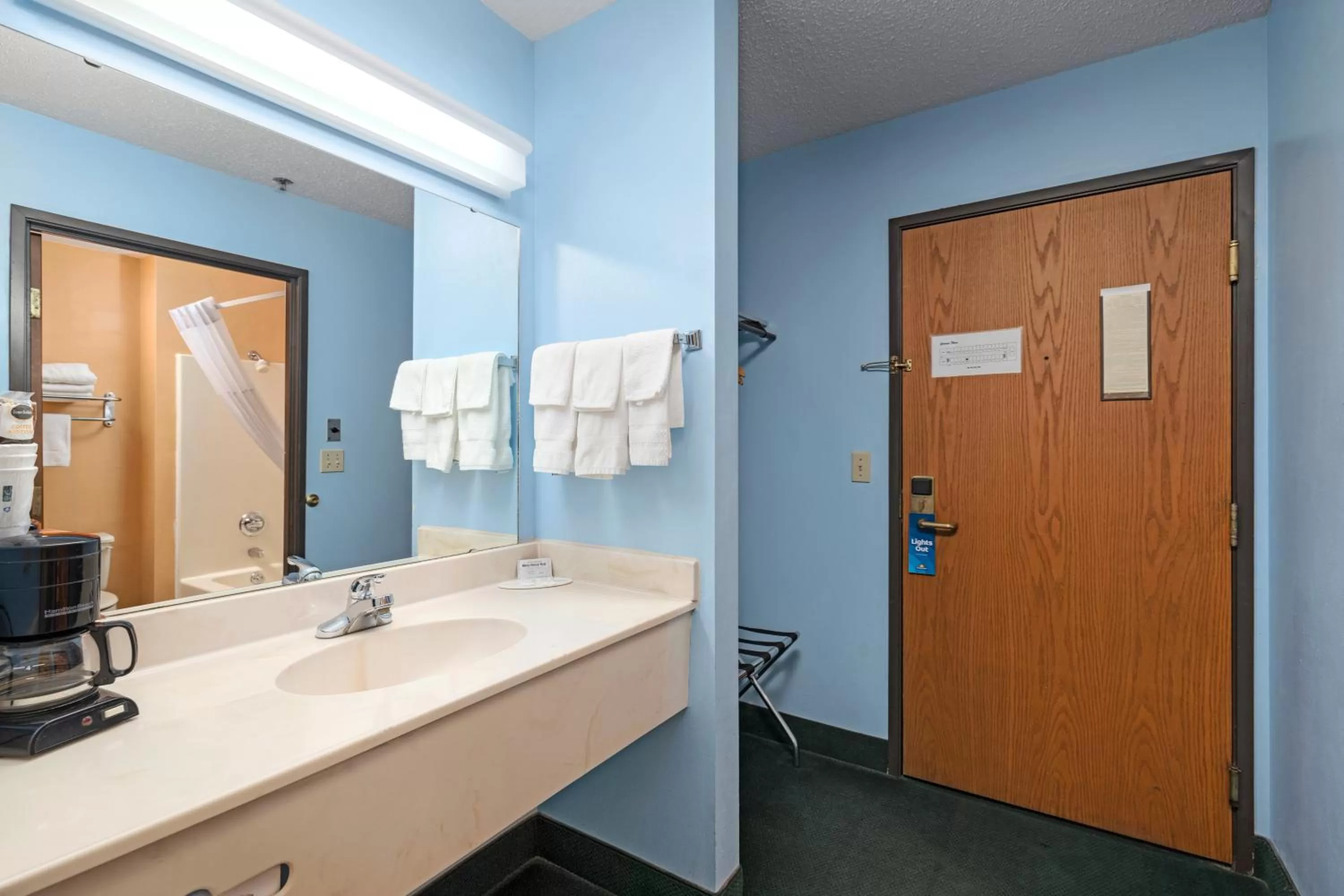 Bed in Days Inn by Wyndham Battlefield Rd/Hwy 65