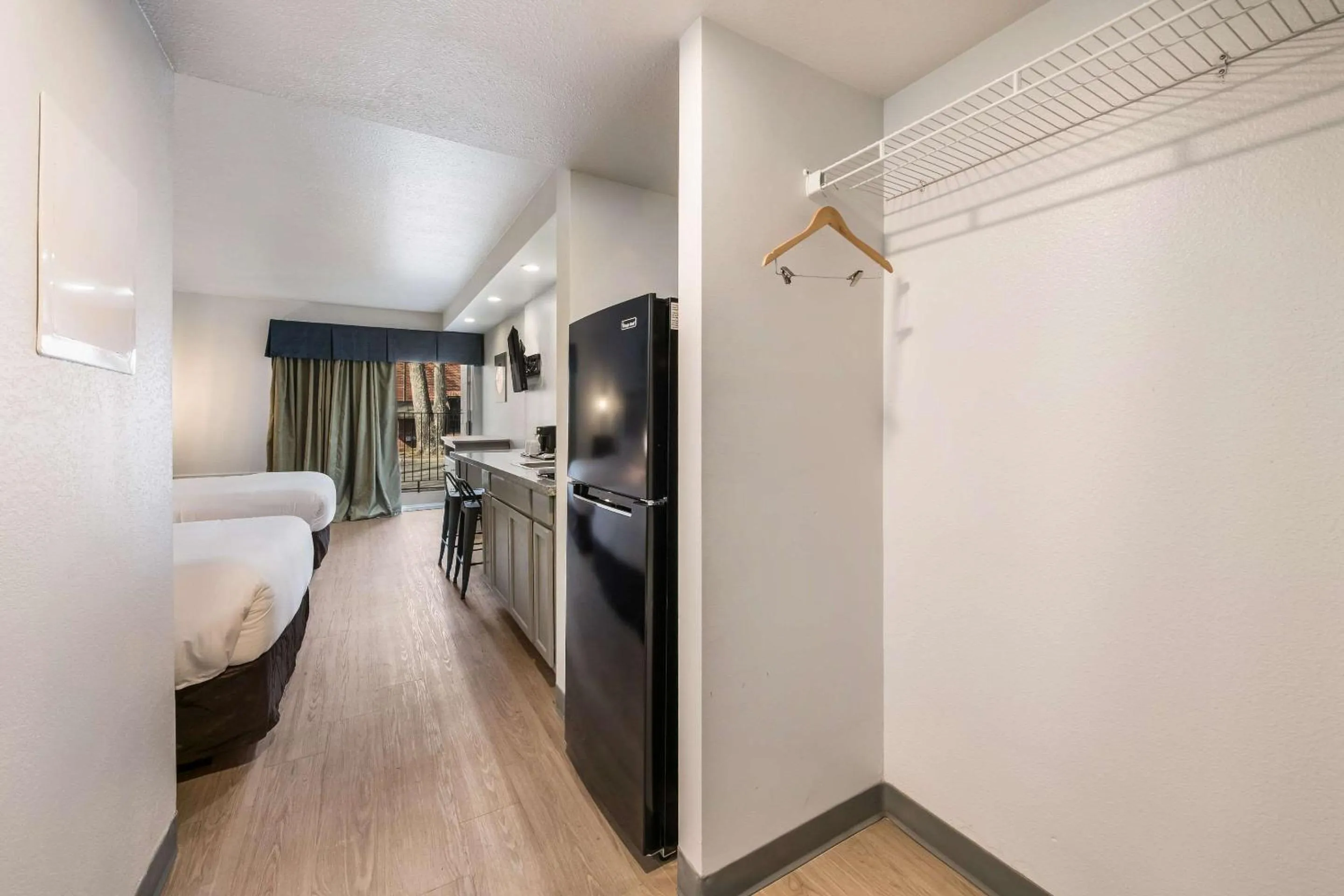 Photo of the whole room, Bed in Suburban Studios Williamsburg Central