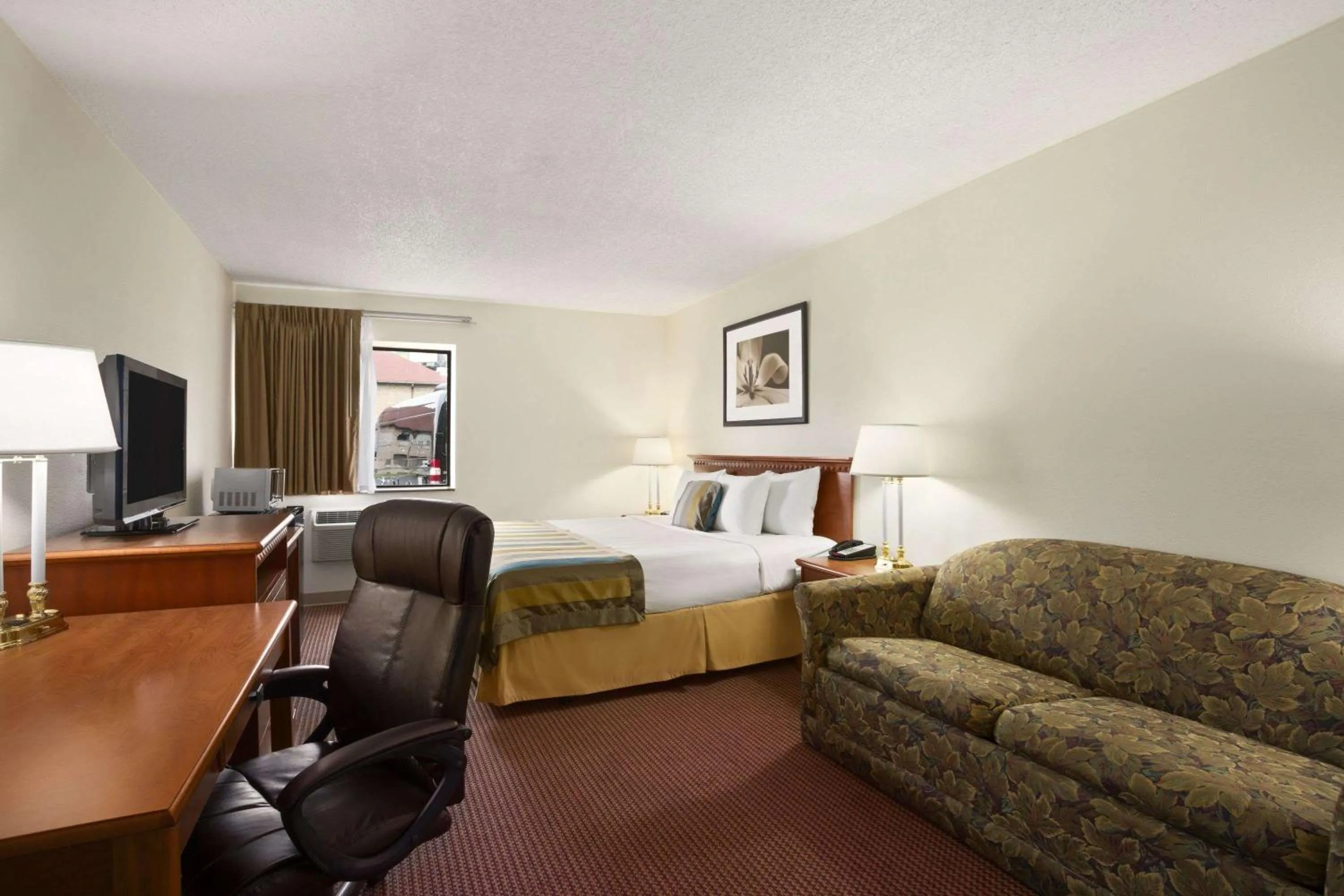 Photo of the whole room, Bed in Days Inn by Wyndham Middletown