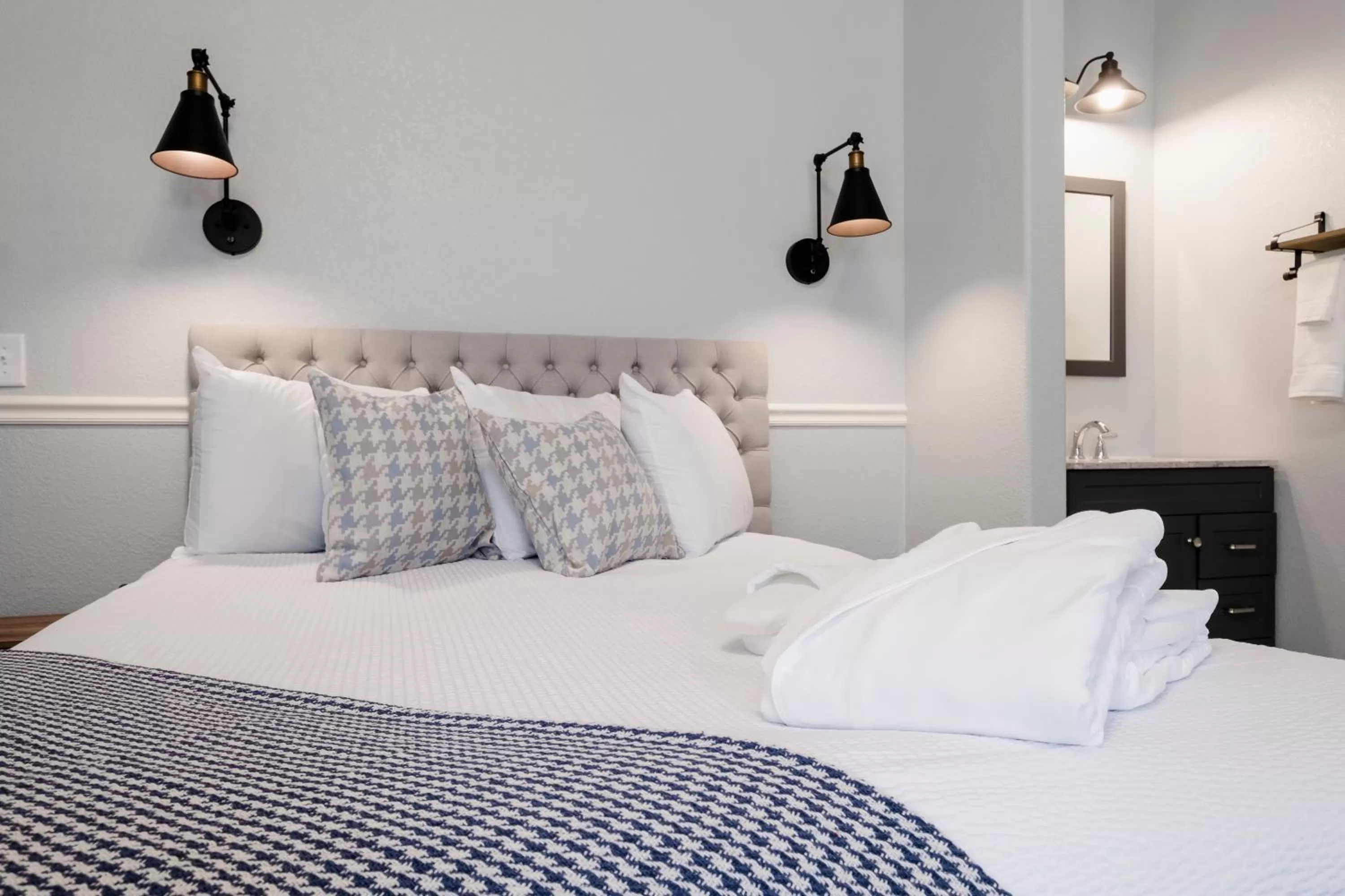 Bed in Hounds Tooth Inn