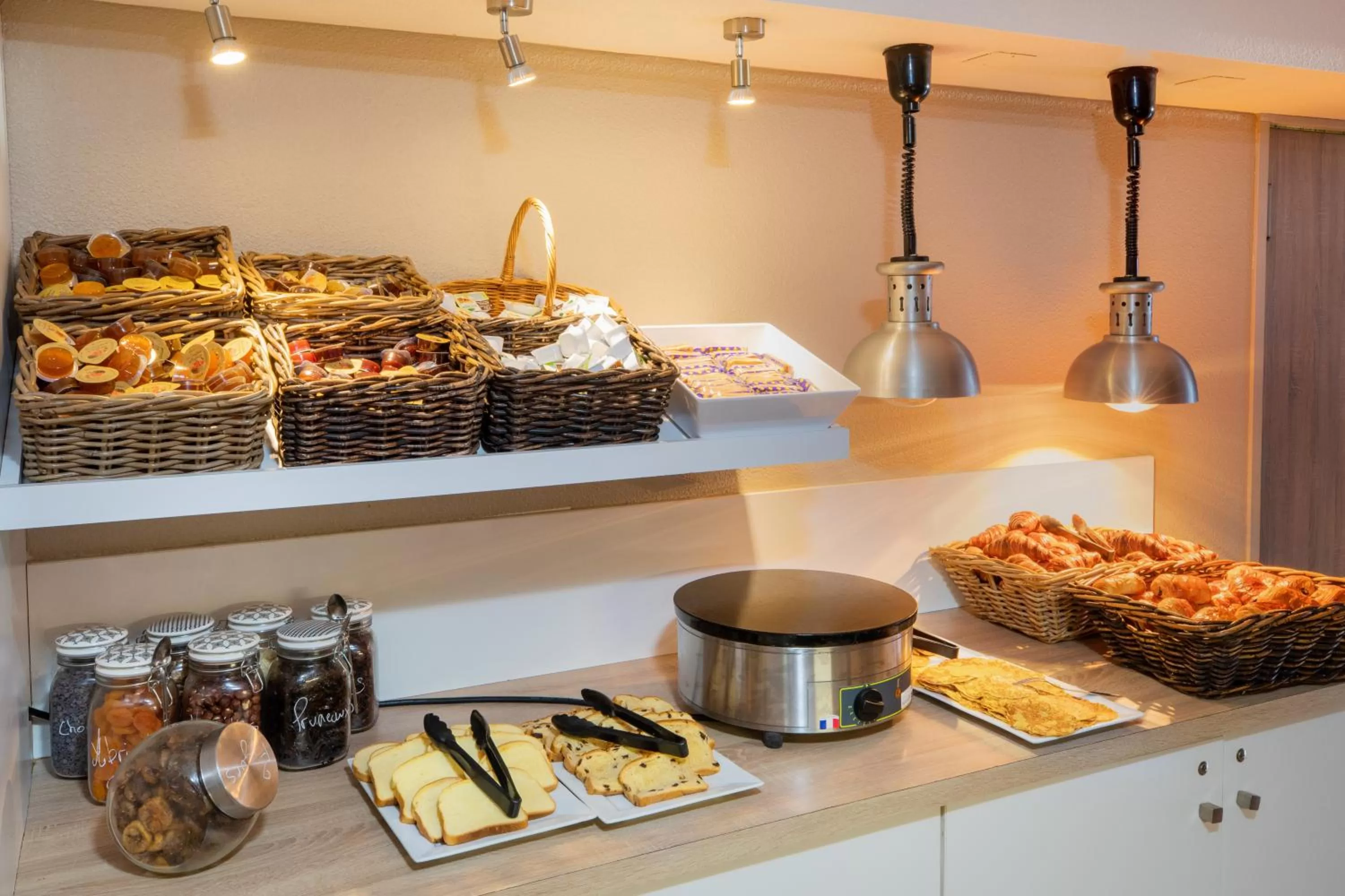Buffet breakfast in SOWELL HOTELS Le Parc & Spa
