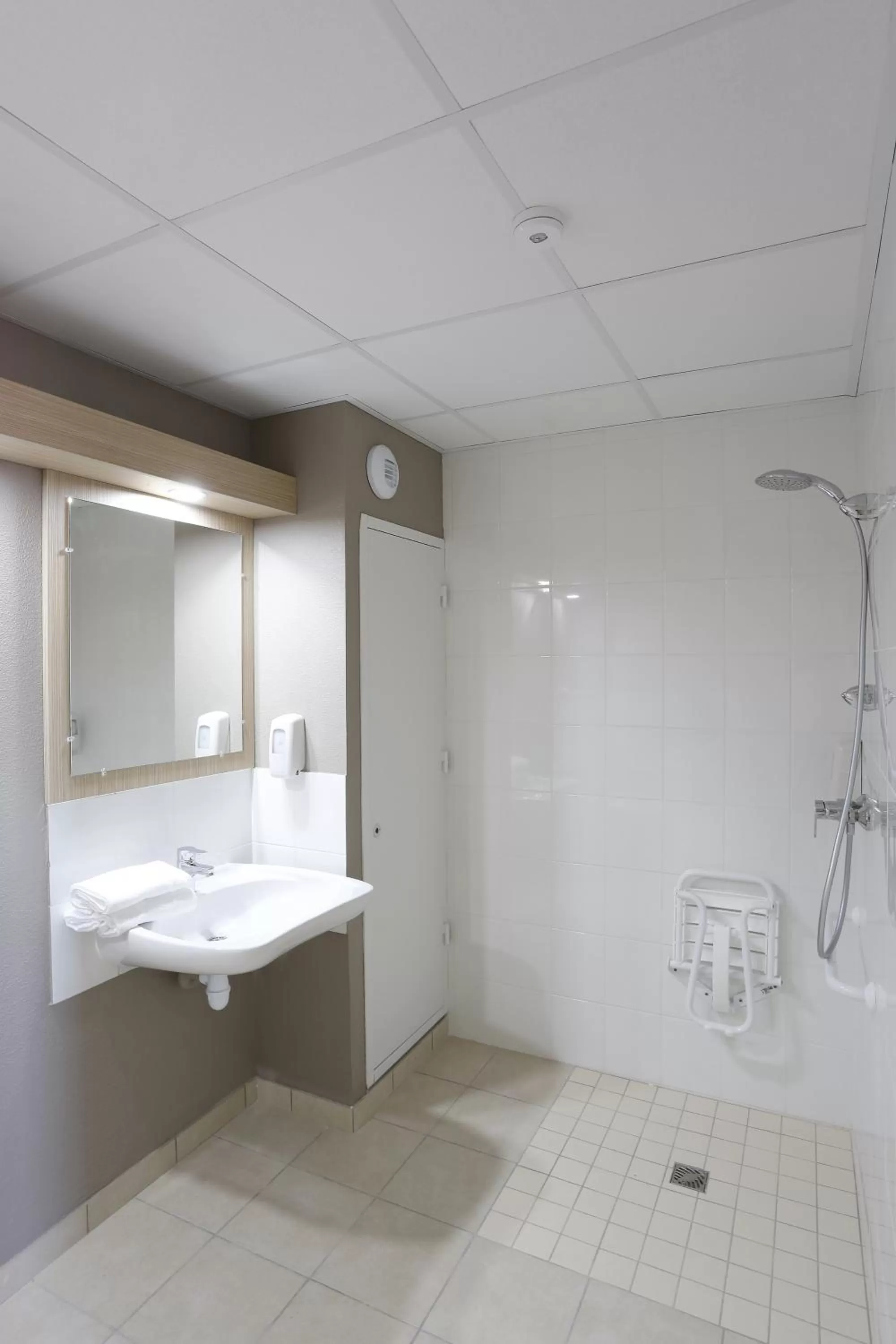 Bathroom in B&B HOTEL Gap