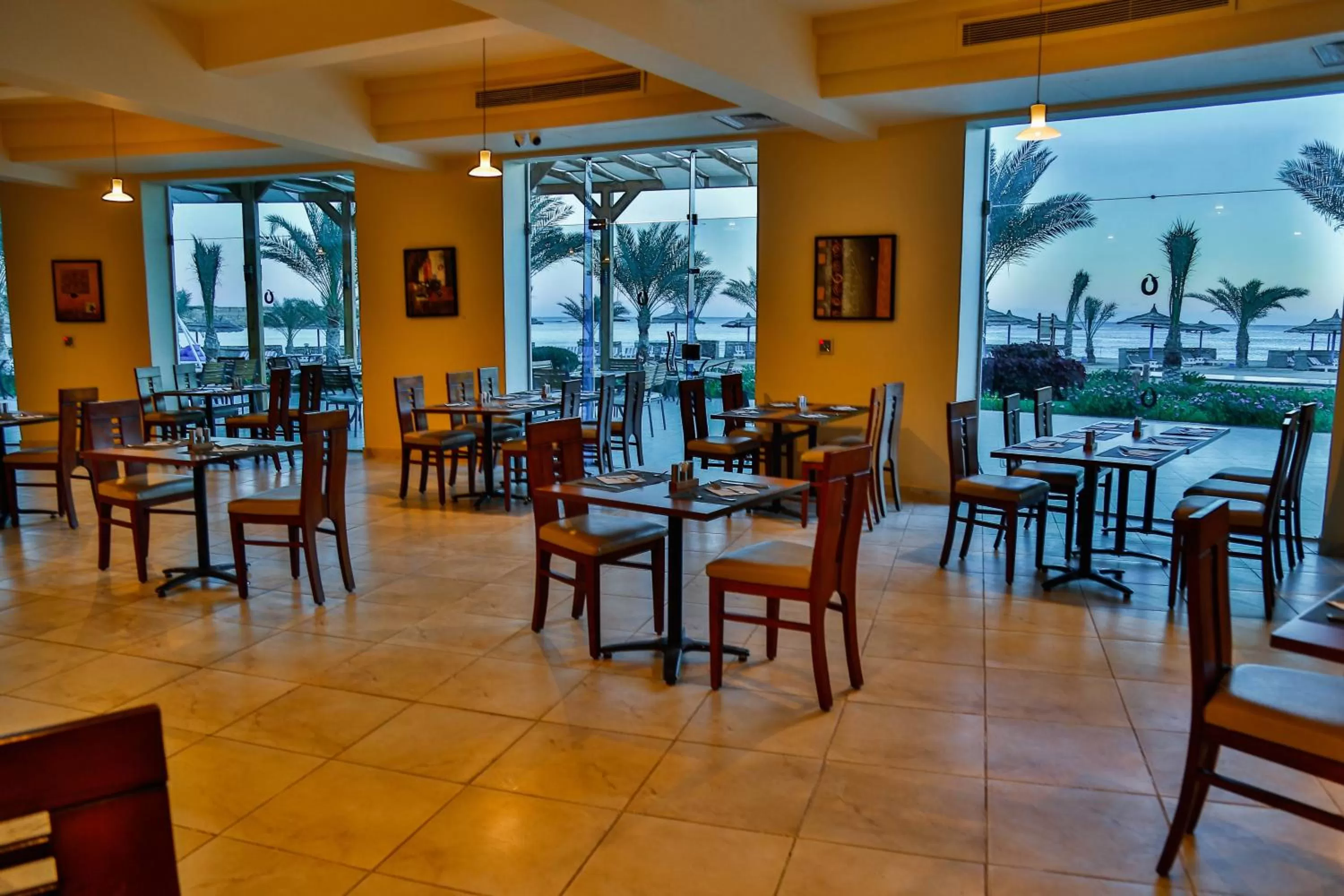 Restaurant/places to eat in Coral Sun Beach