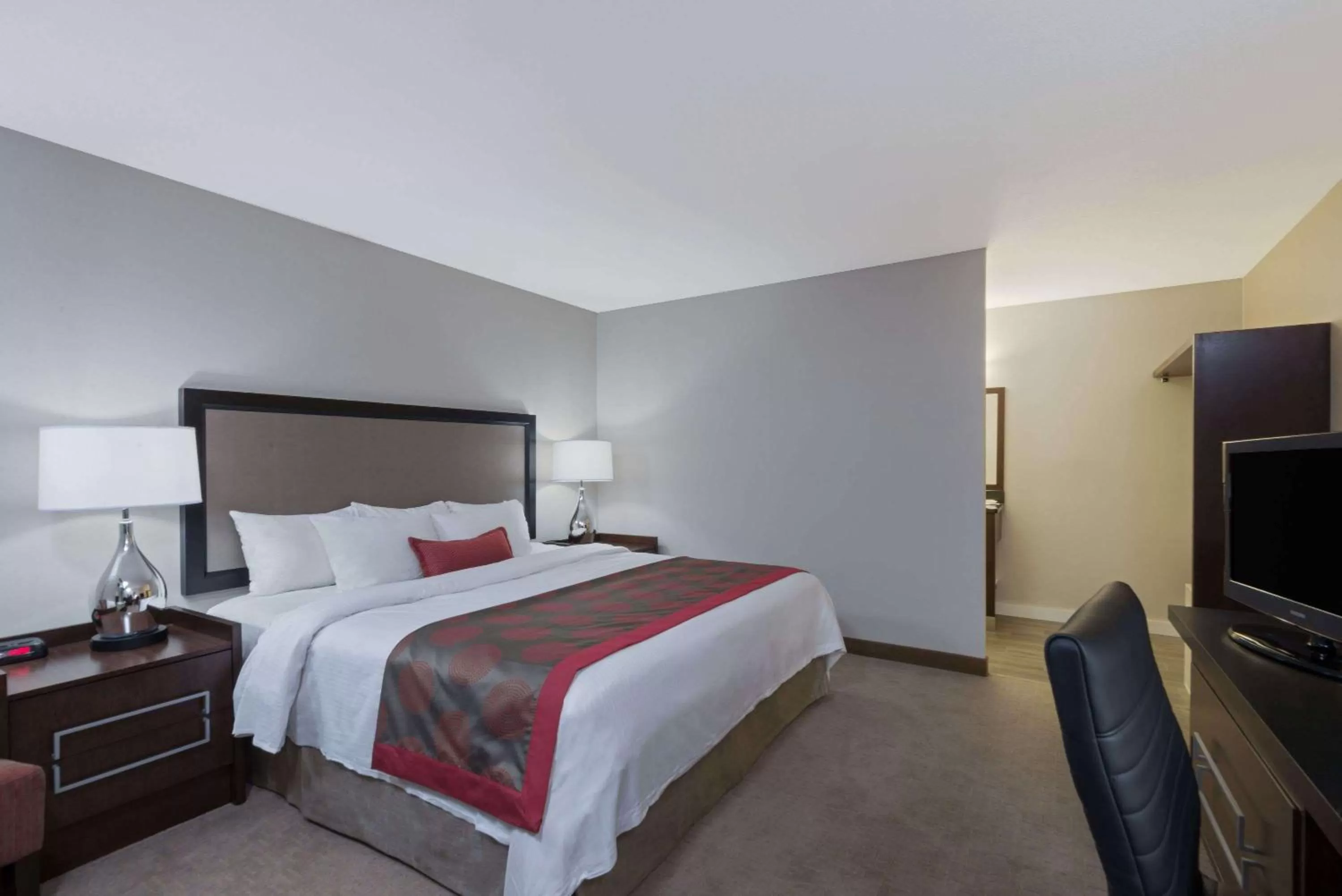 King Room - Non-Smoking in Ramada by Wyndham Boston