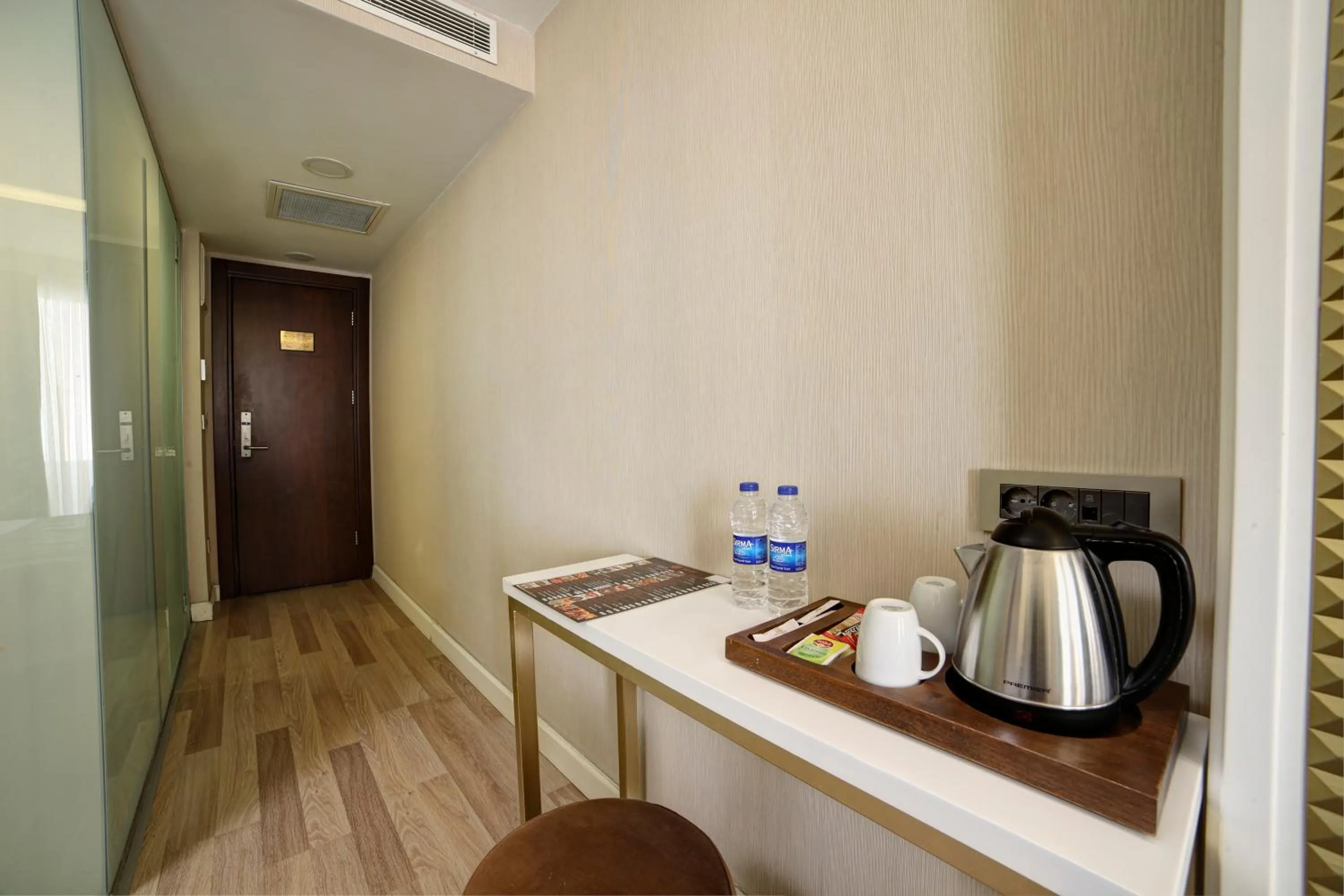 Coffee/tea facilities, Kitchen/Kitchenette in Great Fortune Hotel & Spa