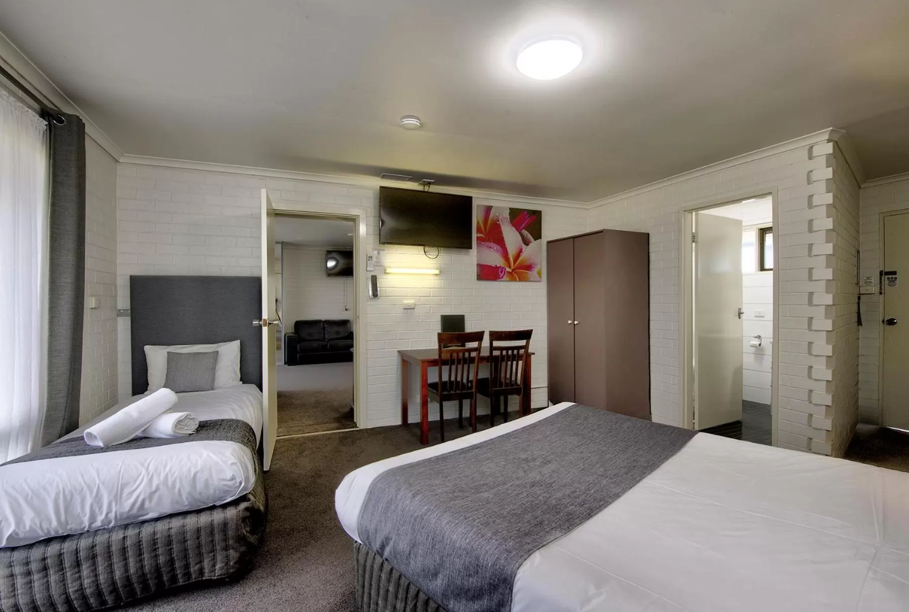 Bedroom, Bed in Frankston Motel