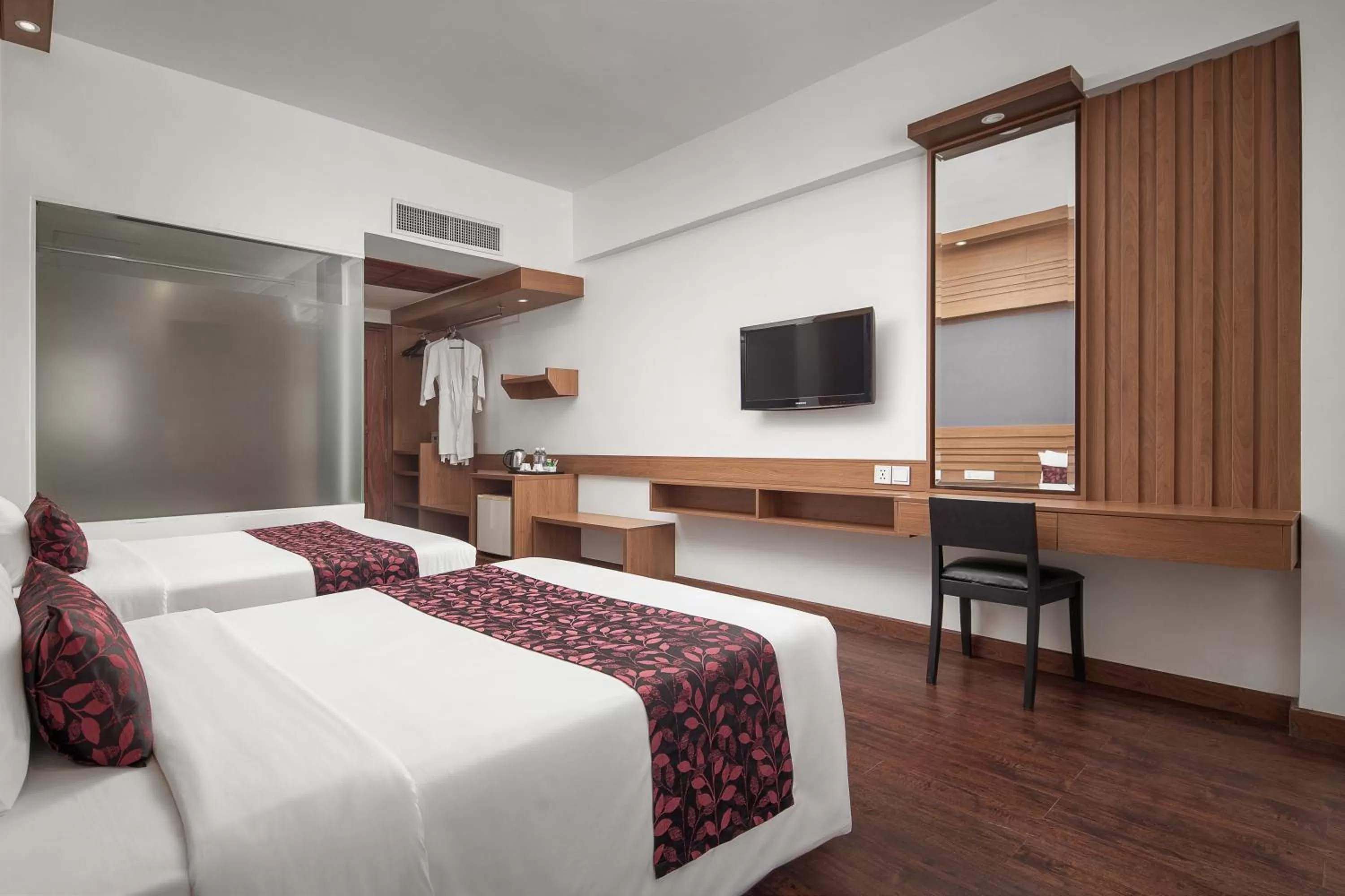 Bed in Ohana Phnom Penh Palace Hotel