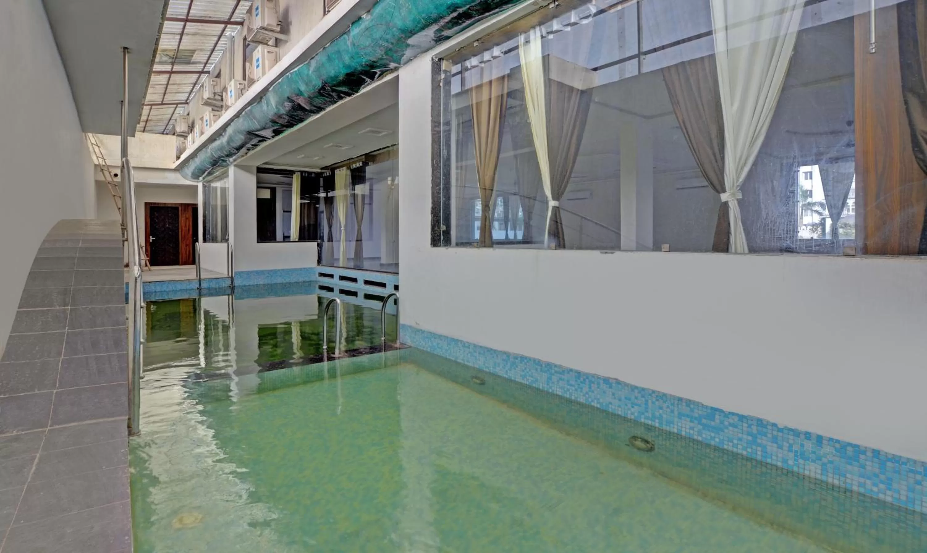 Swimming Pool in Treebo Trend Spirit Residency