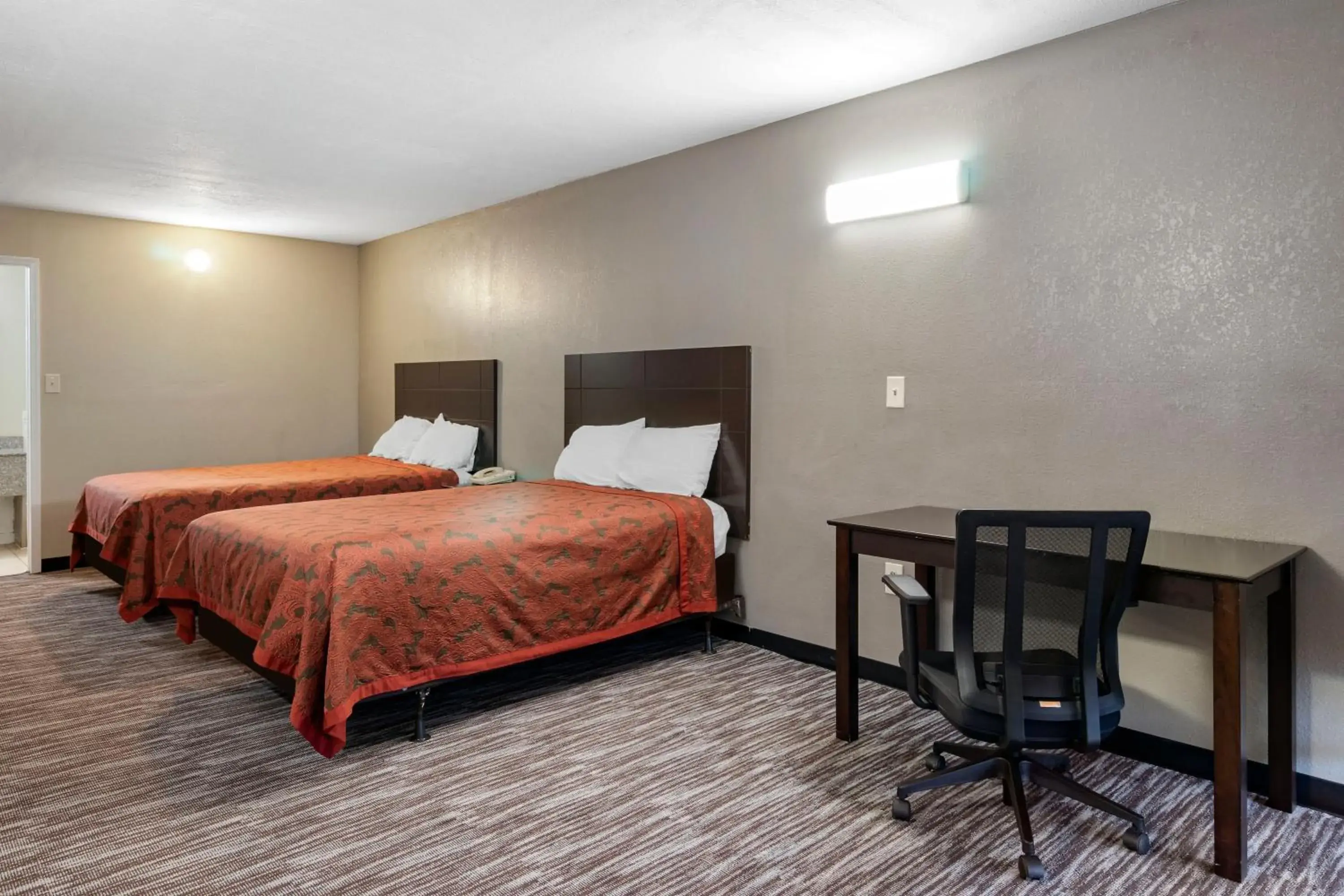 Double Room with Two Double Beds - Smoking in Rodeway Inn Clearwater-Largo Double Room with Two Double Beds - Smoking in Rodeway Inn Clearwater-Largo