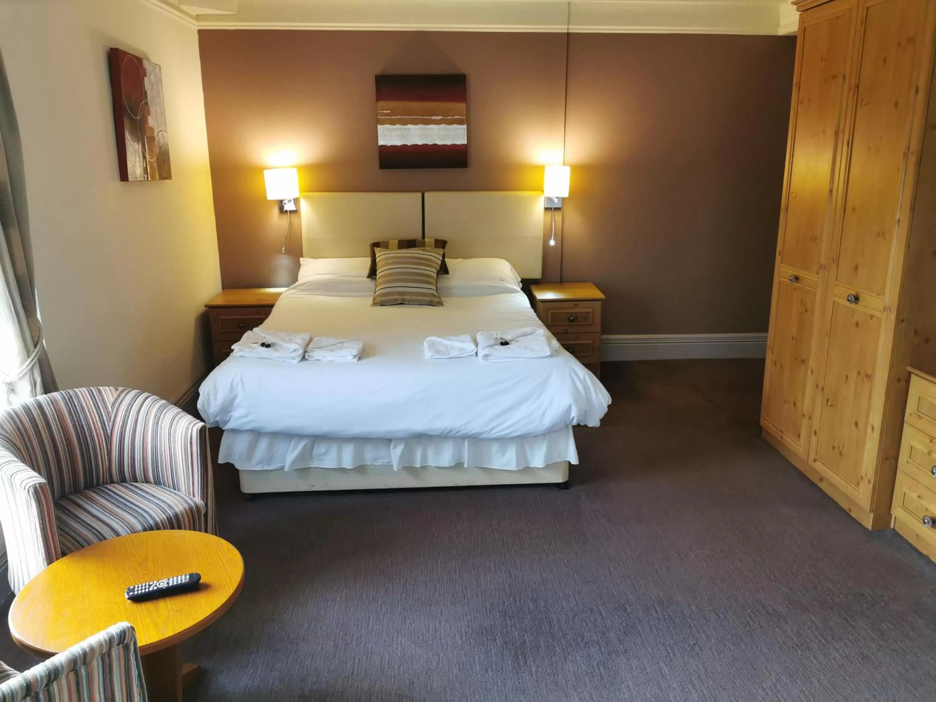 Bed in The Queens Hotel