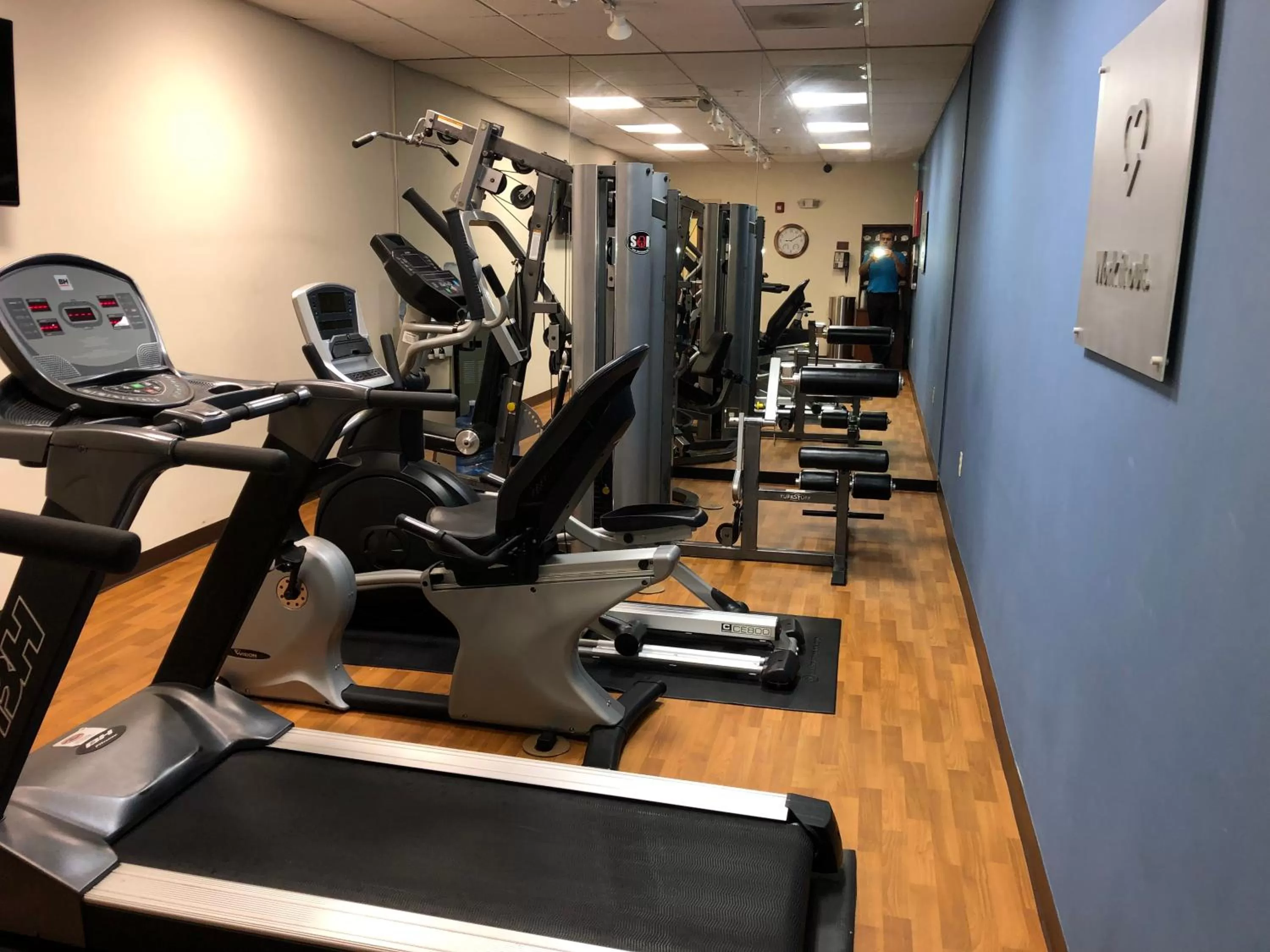 Fitness centre/facilities in Tapa Hotel Inn & Suites
