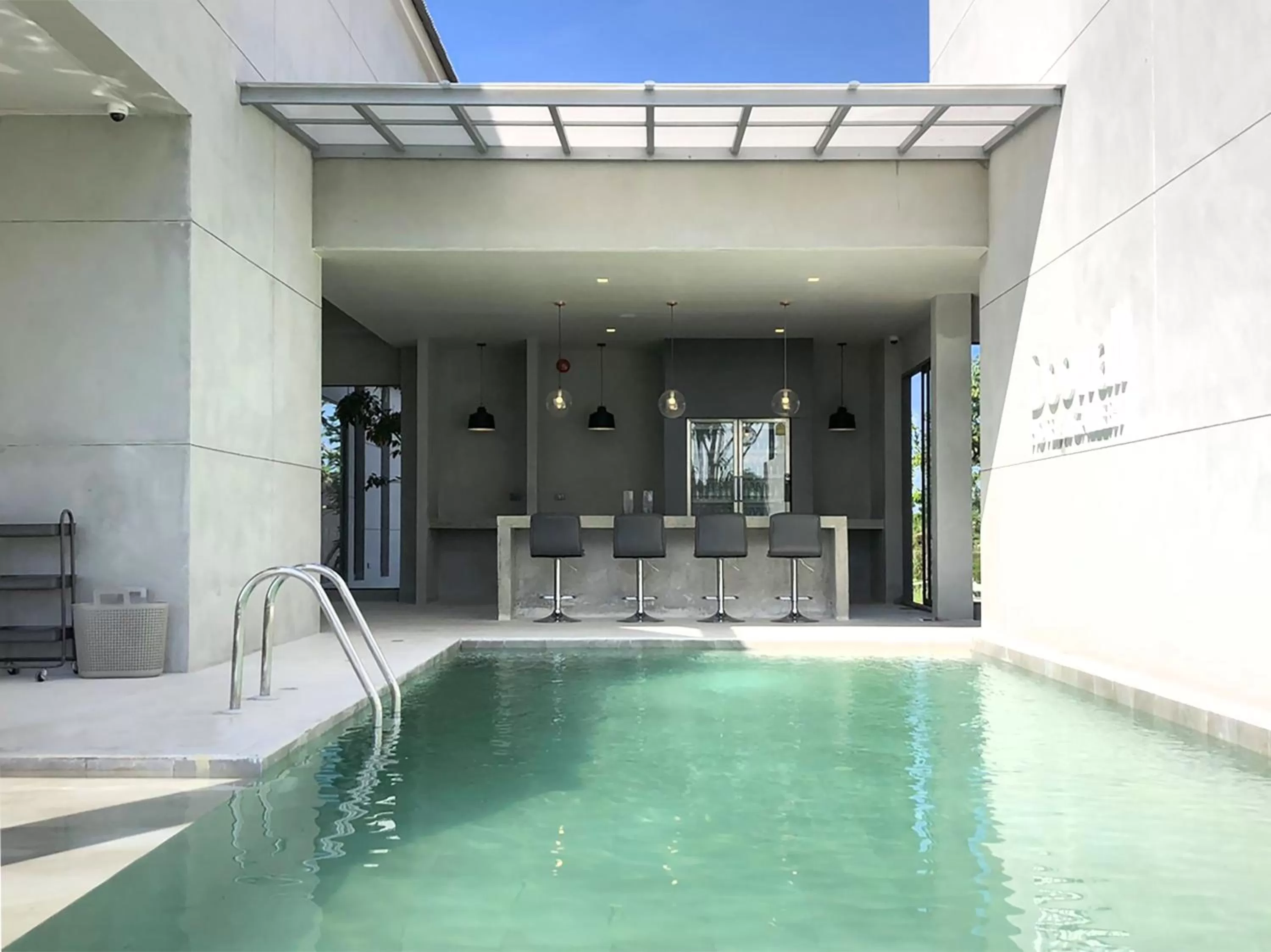 Swimming pool in Doowall Hotel