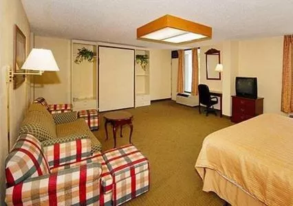 Bed in Days Inn by Wyndham Mocksville