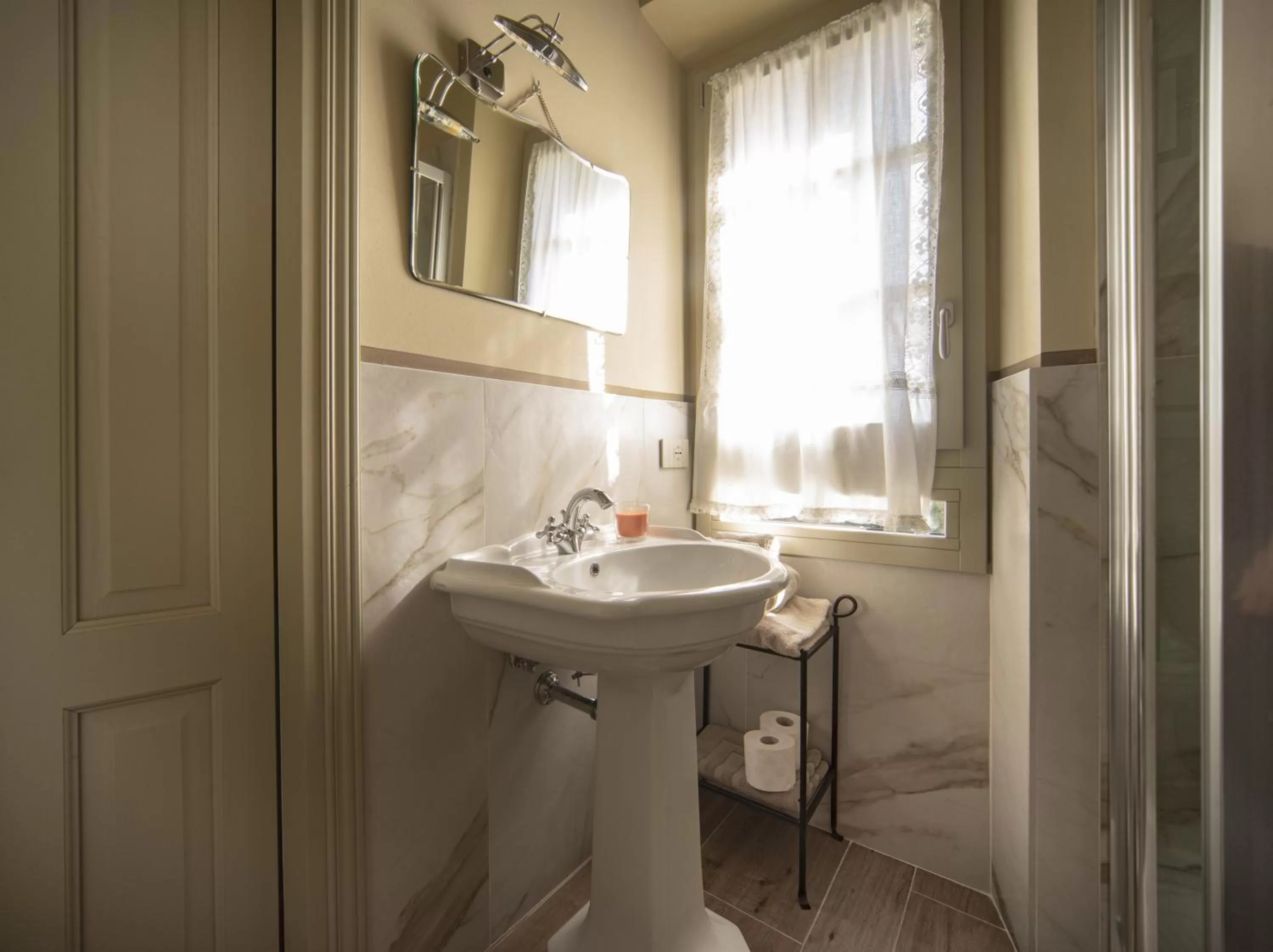 Bathroom in B&B SASSO DI ROCCA