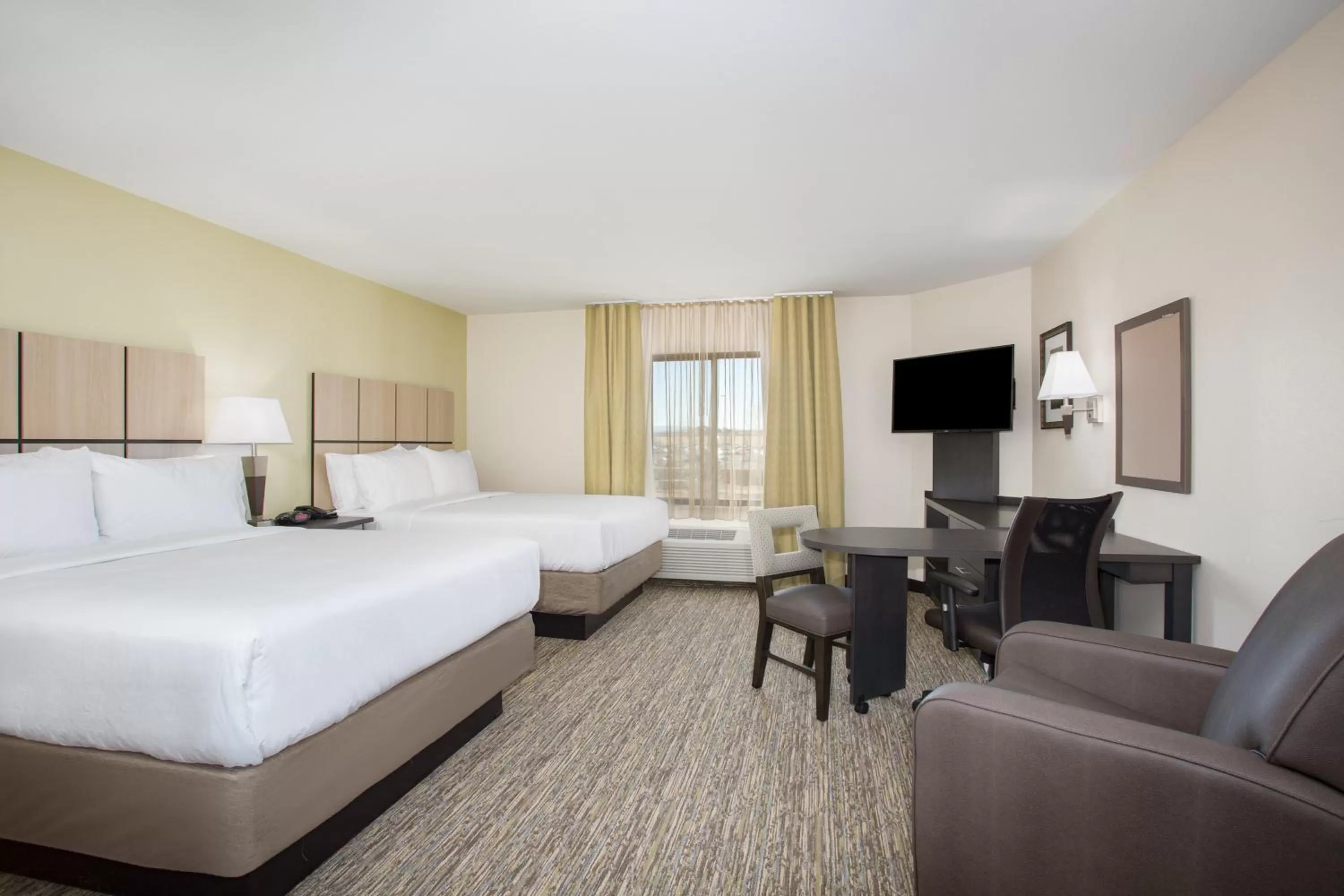 Photo of the whole room, Bed in Candlewood Suites Pueblo by IHG