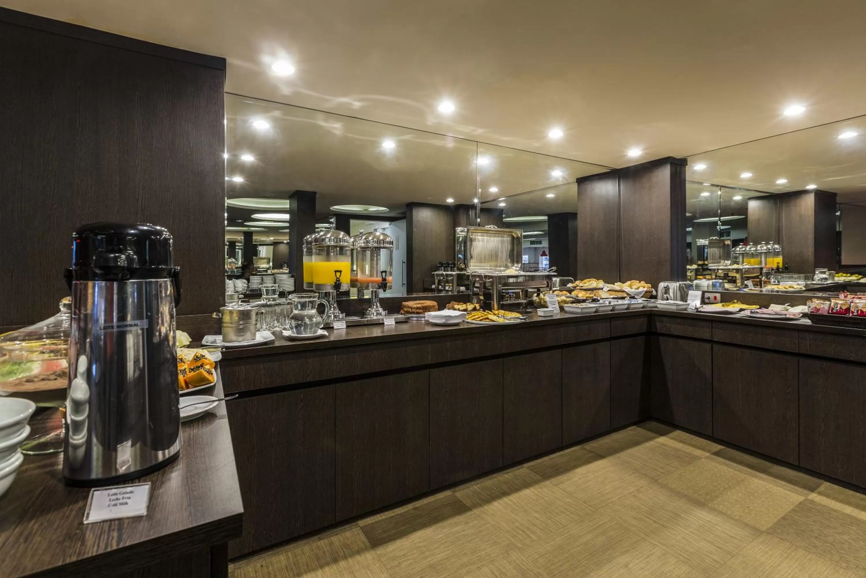 Restaurant/places to eat in Arosa Rio Hotel