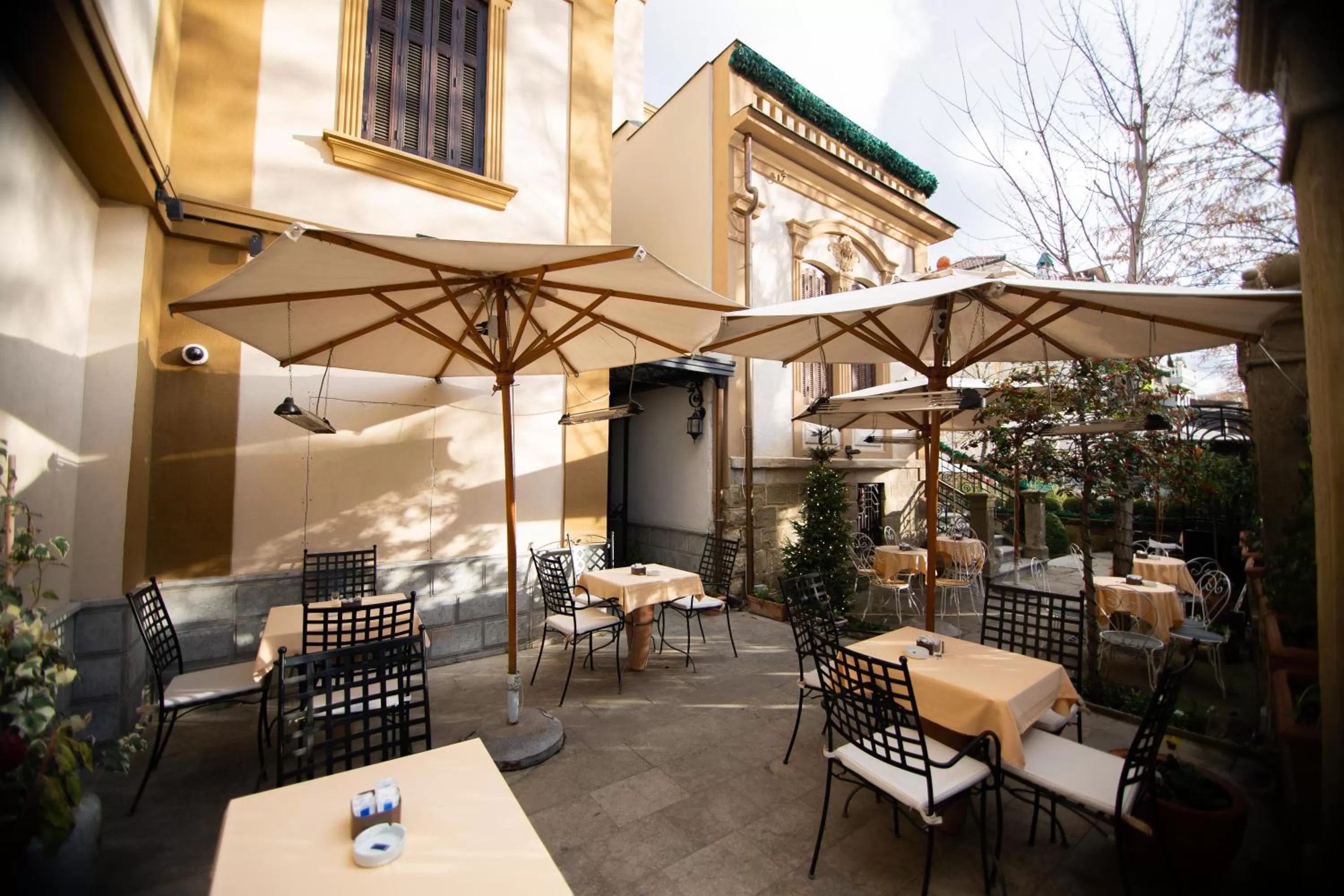 Restaurant/places to eat in Vila Ebel Hotel Pool & Spa