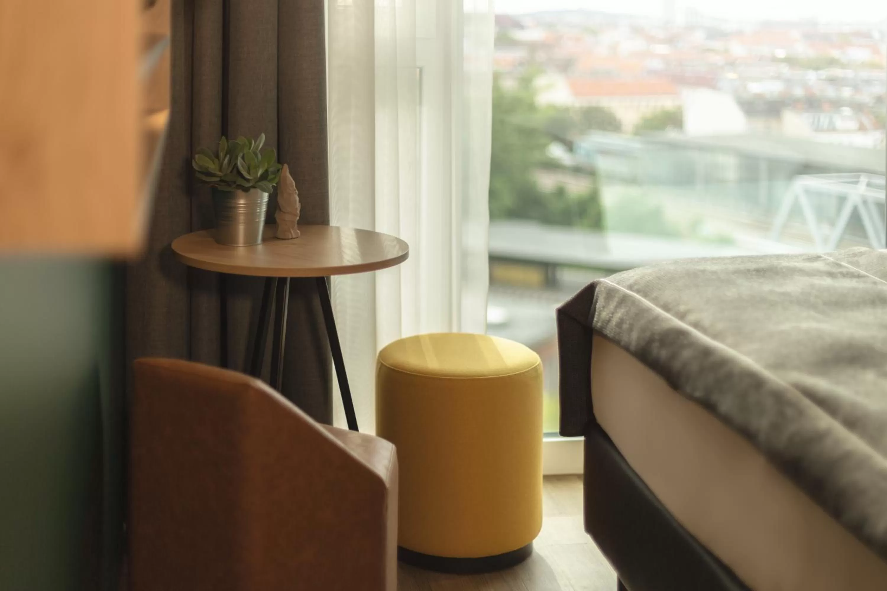 Seating area, Bed in Holiday Inn - the niu, Dwarf Berlin Schöneberg by IHG