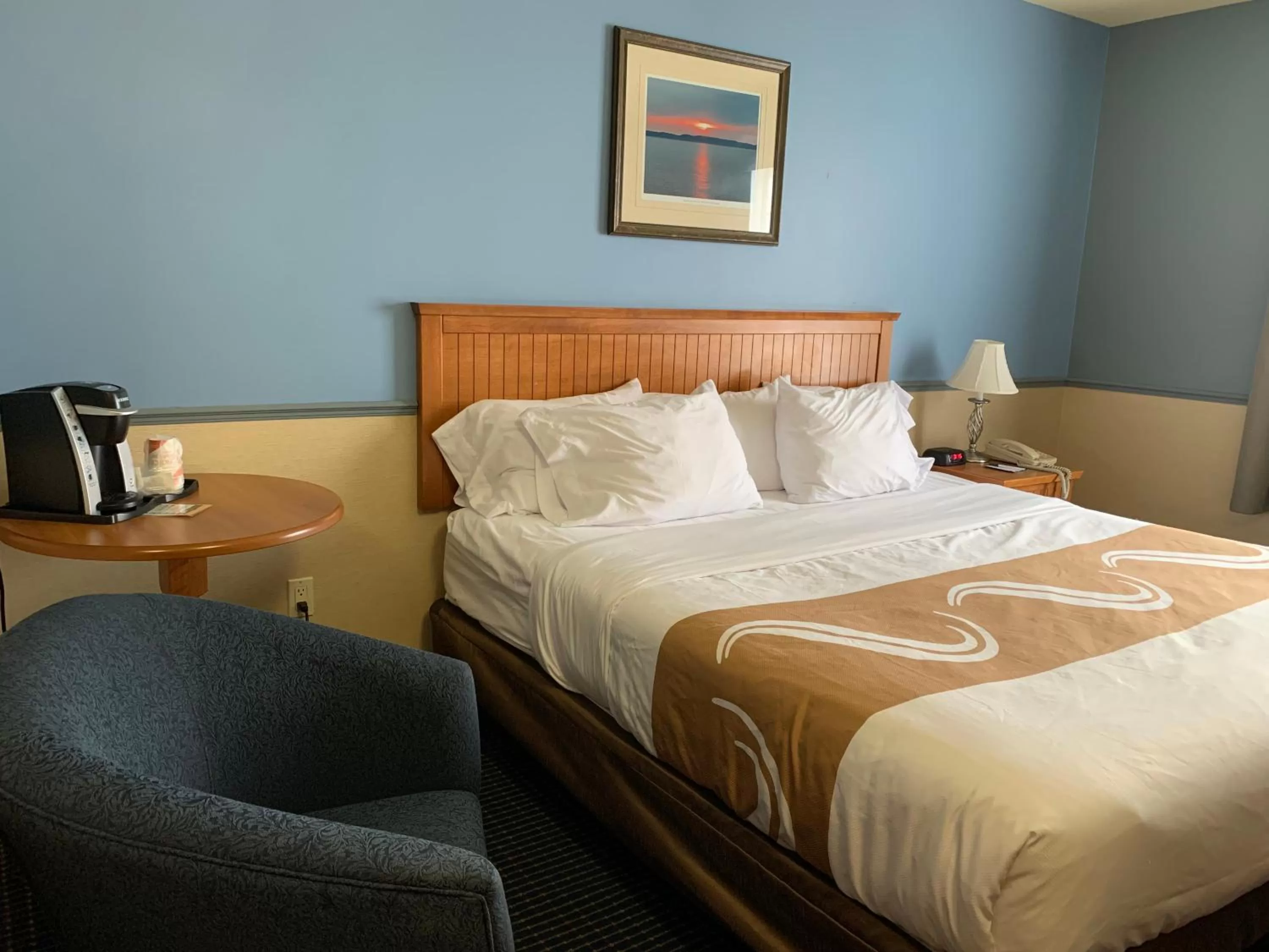 Coffee/tea facilities, Bed in Quality Inn