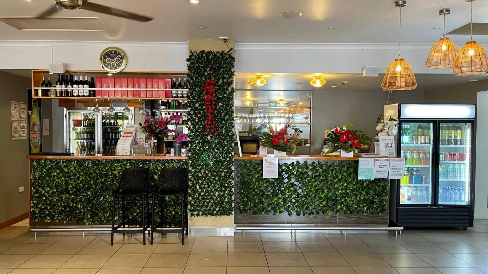 Restaurant/places to eat in Comfort Inn Cairns City