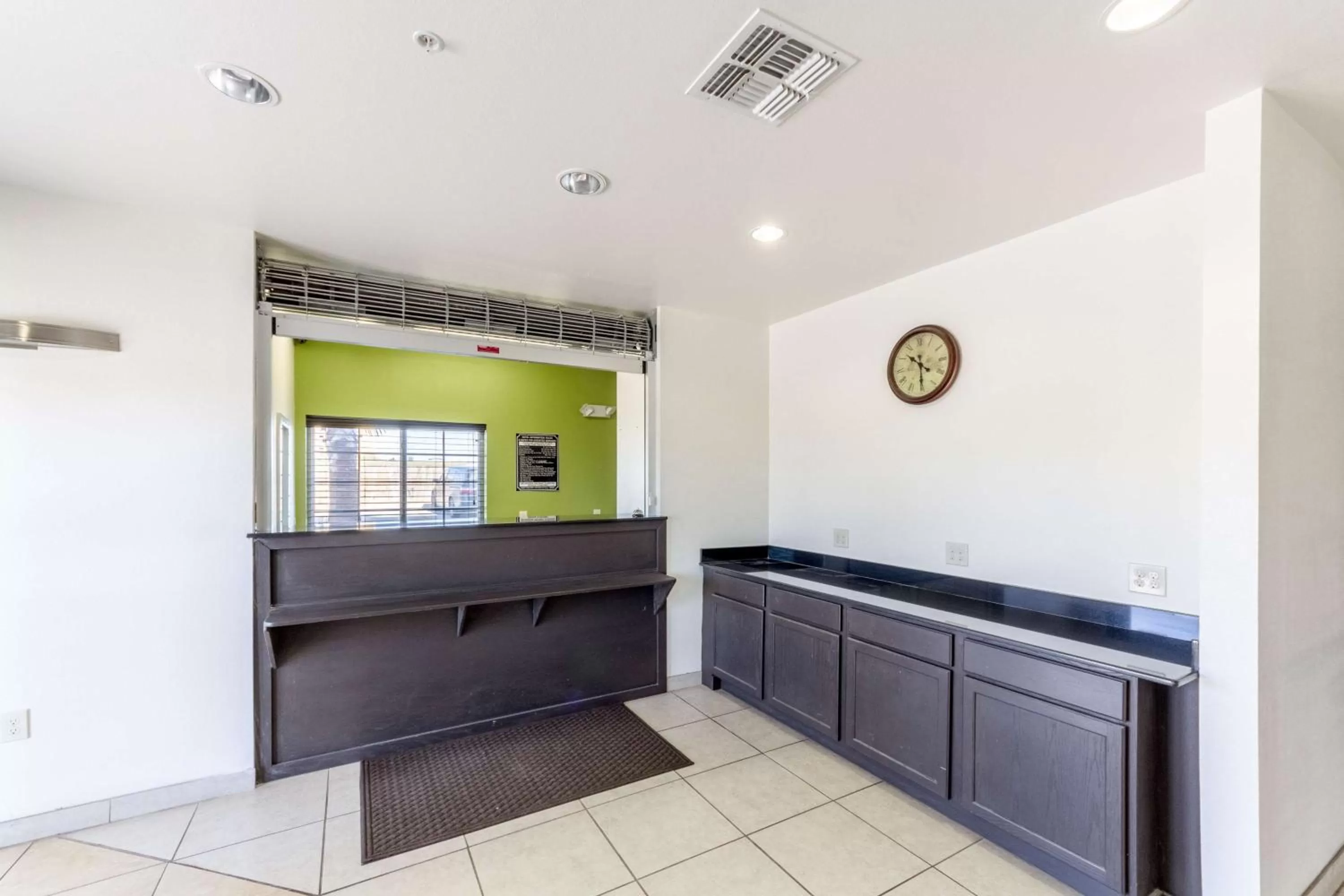 Lobby or reception in Super 8 by Wyndham Kenedy