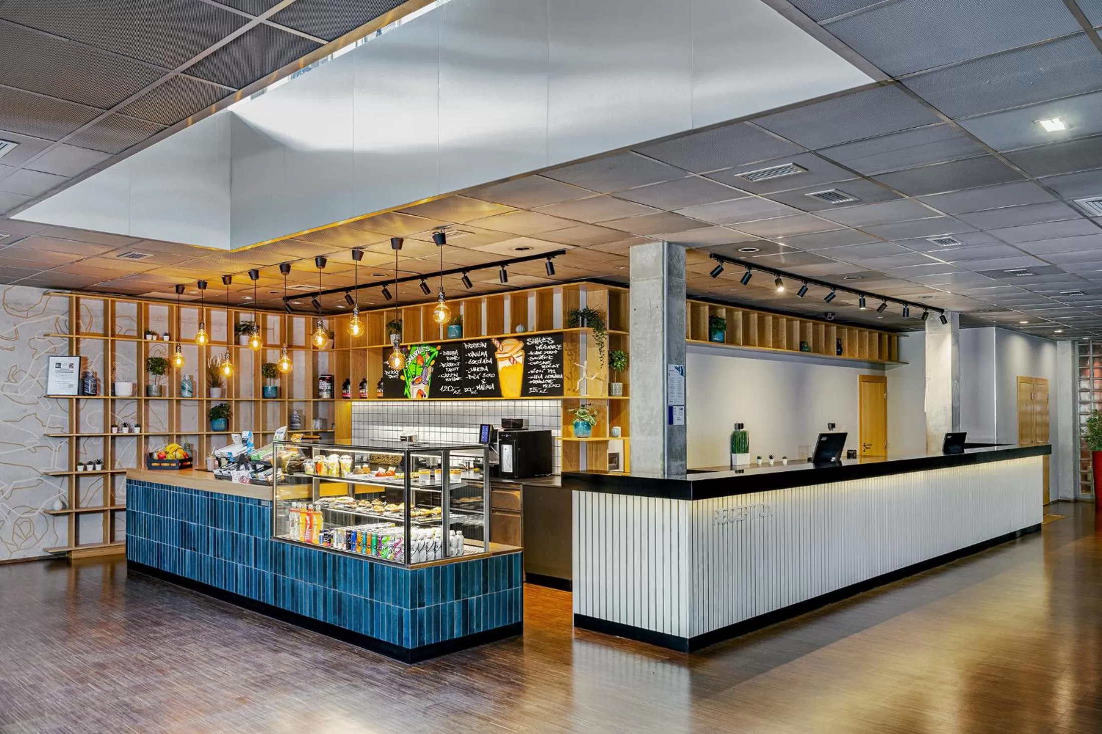 Restaurant/places to eat in Blue Orange Resort