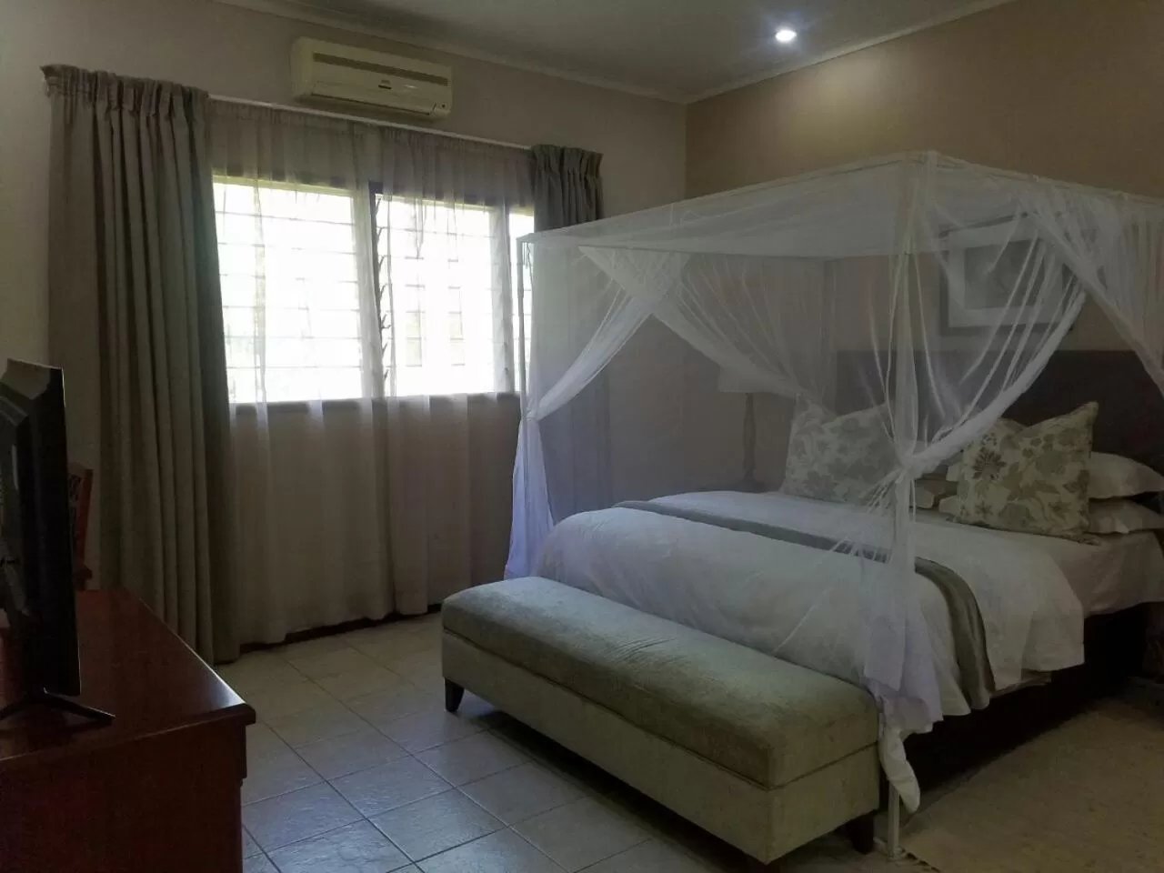 Bed in Ufulu Gardens Hotel