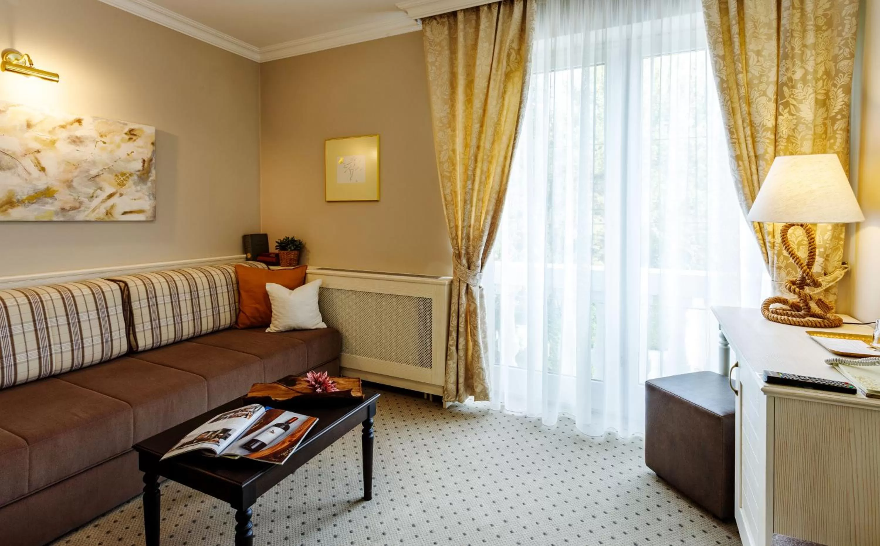 Living room, Bed in Villa Medici Hotel & Restaurant