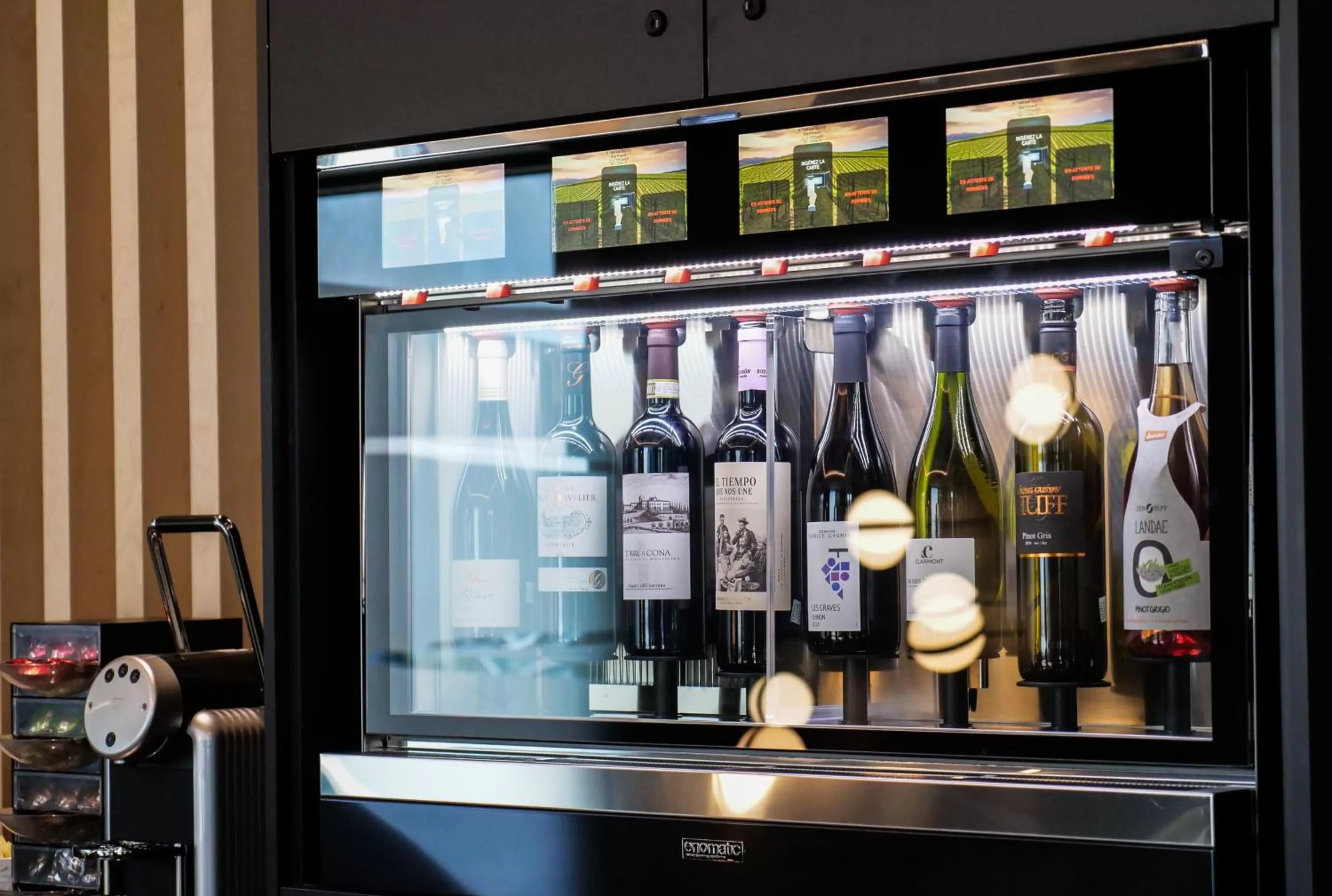 Lounge or bar in Hôtel Saint-Germain Rimouski