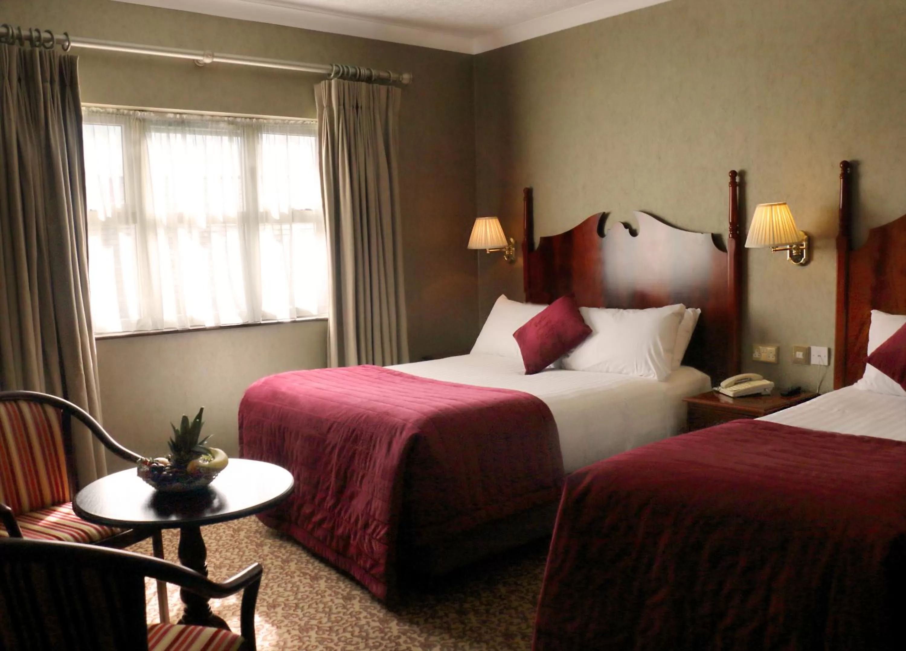 Bedroom, Bed in Seven Oaks Hotel