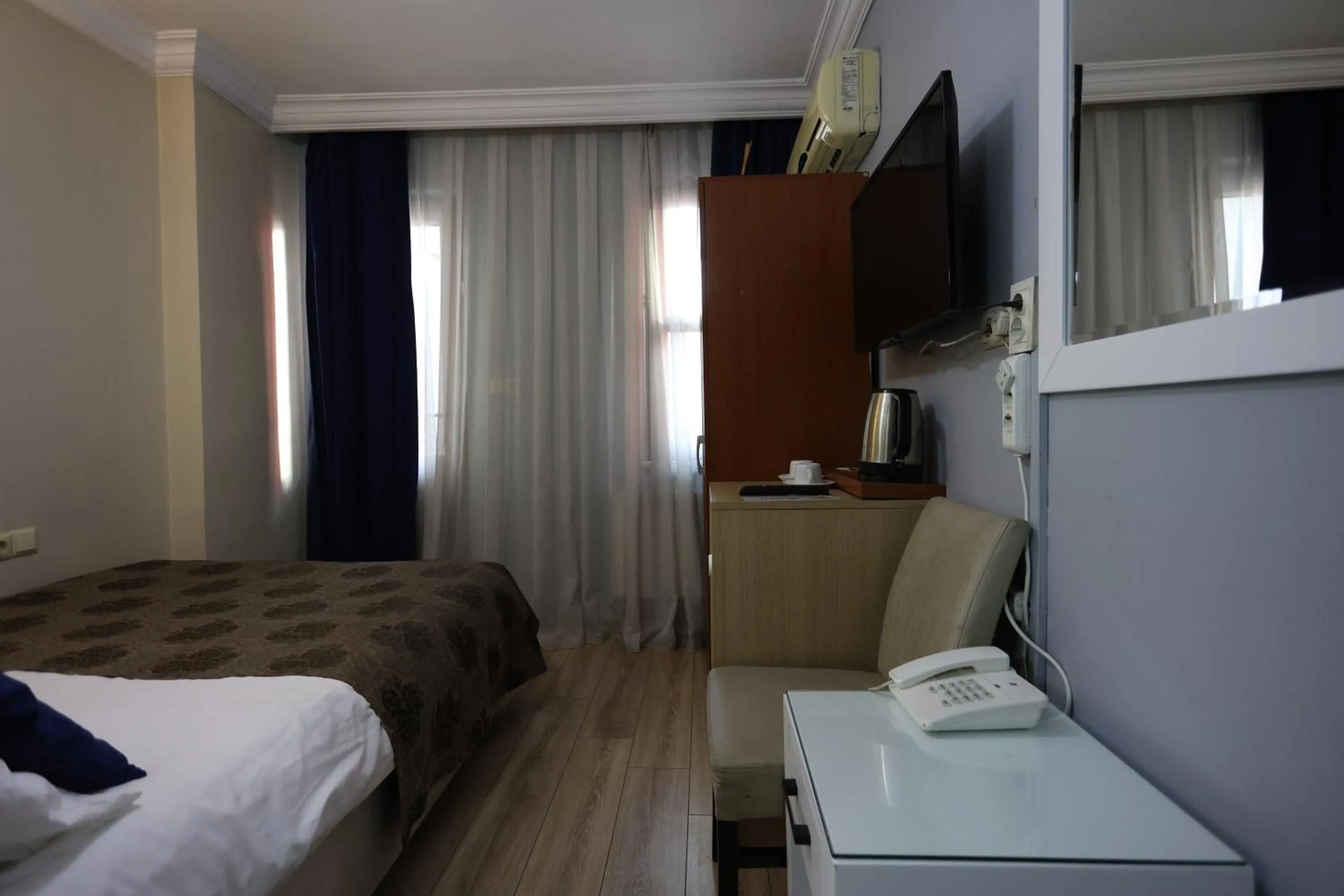 Photo of the whole room, Bed in Arven Hotel