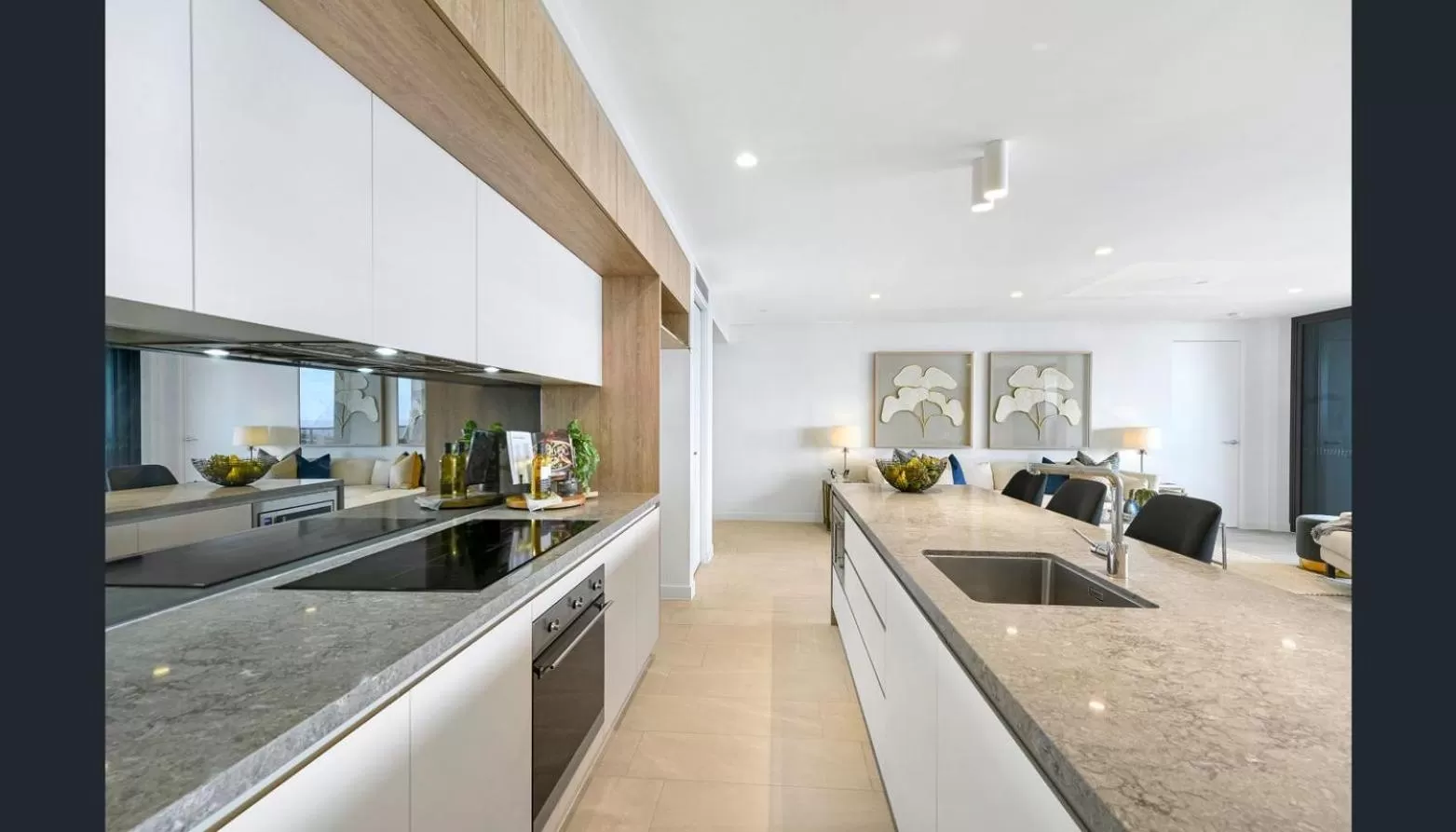Kitchen or kitchenette in Vue Broadbeach - Official