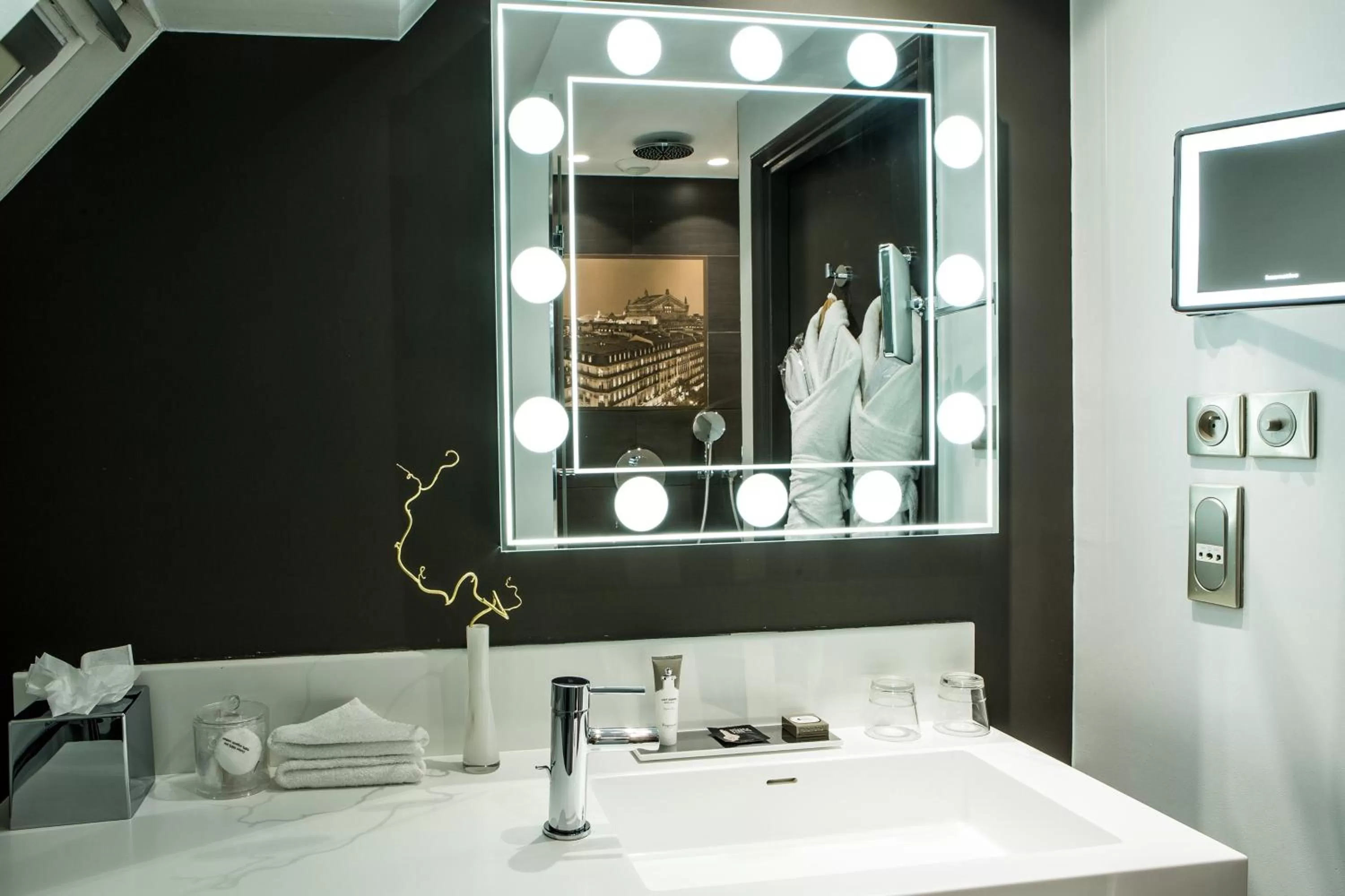Bathroom in Hotel Indigo Paris - Opera by IHG