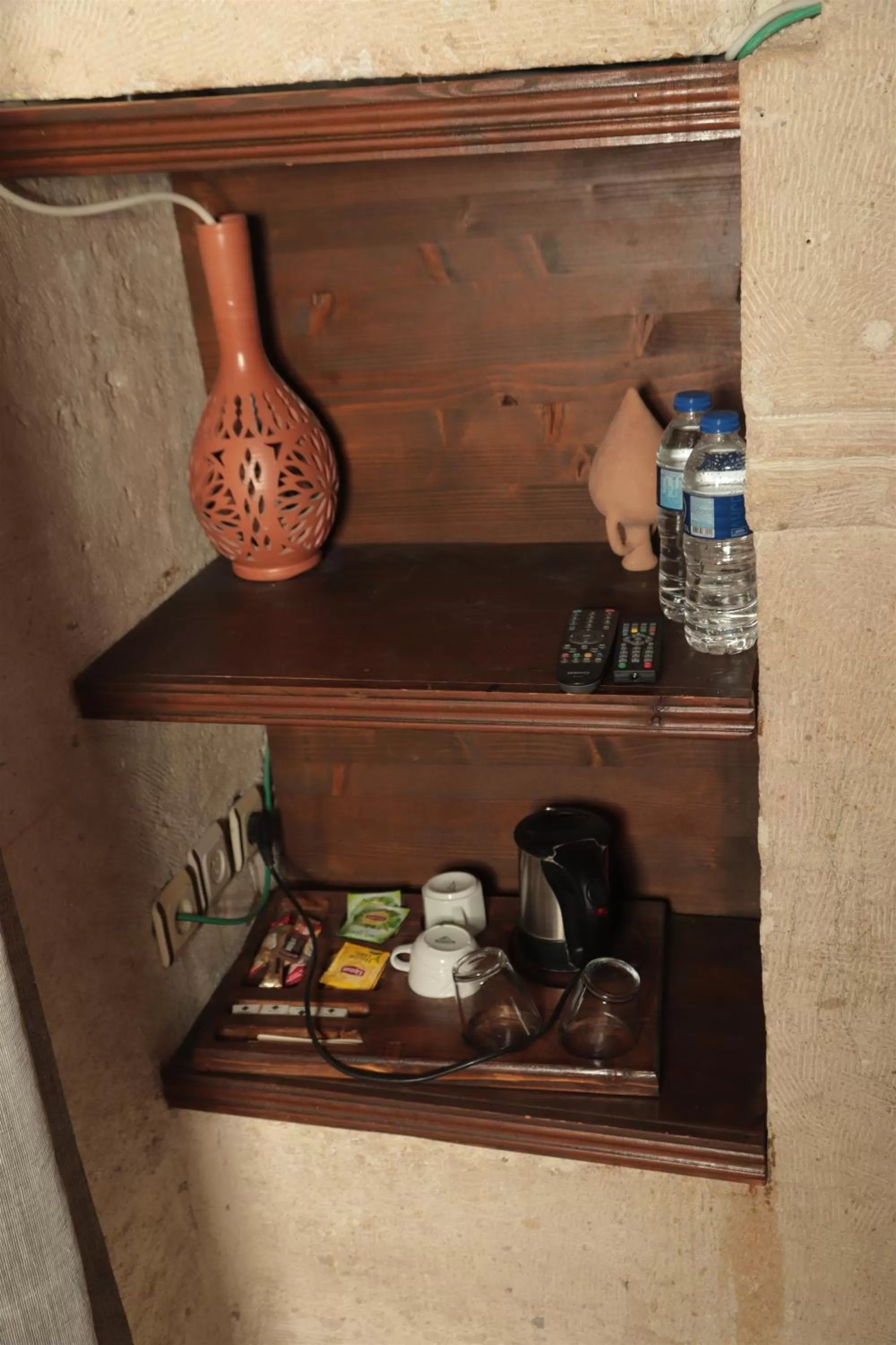 Coffee/tea facilities, Kitchen/Kitchenette in Guven Cave Hotel