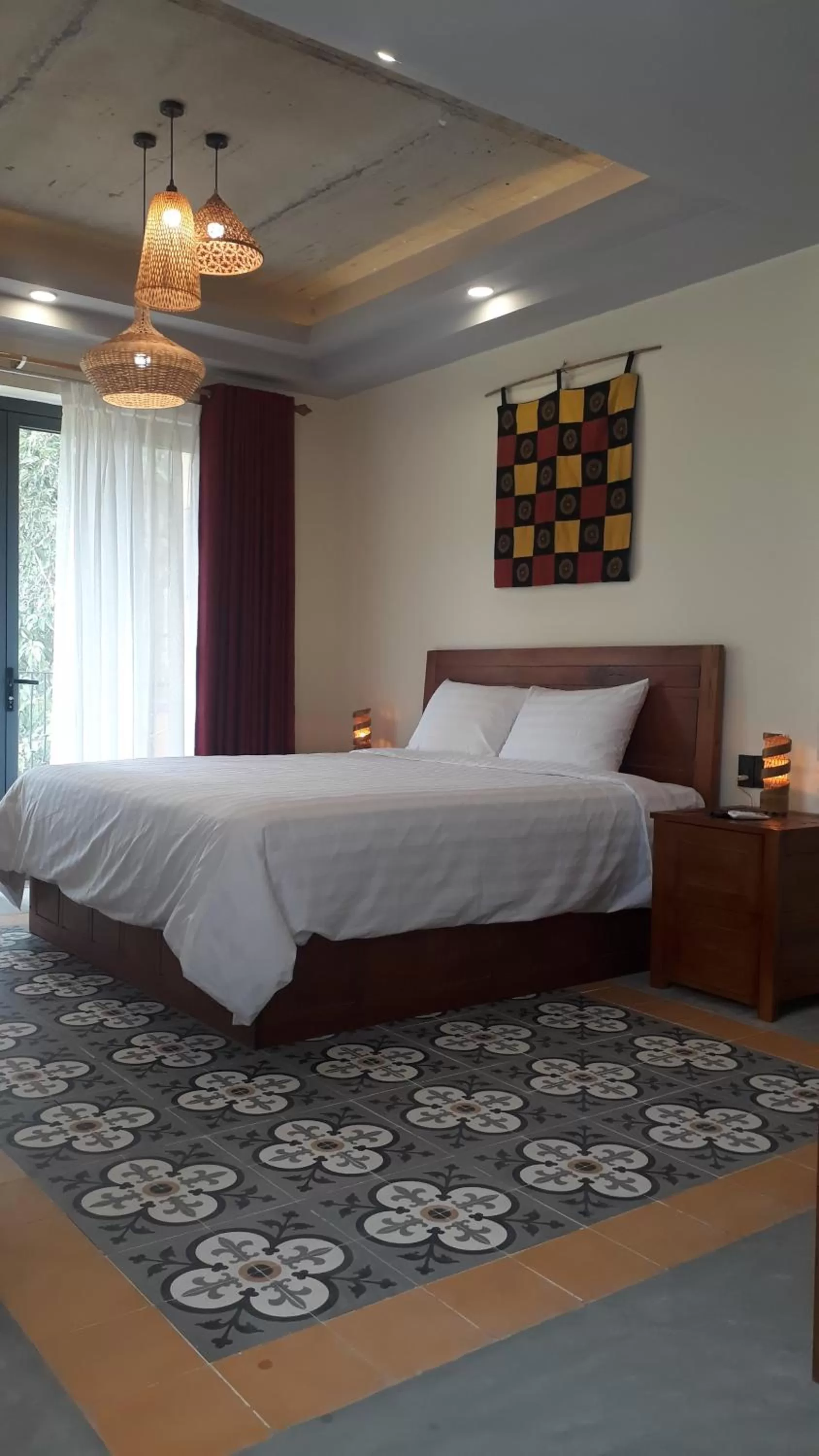 Photo of the whole room, Bed in Pink Tulip Hoi An