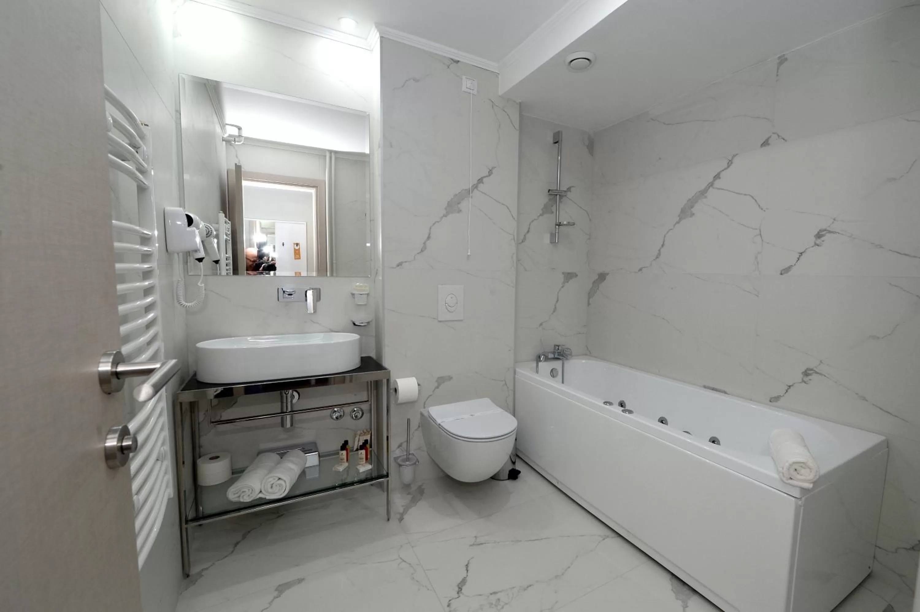 Bathroom in Hotel Alexandar II