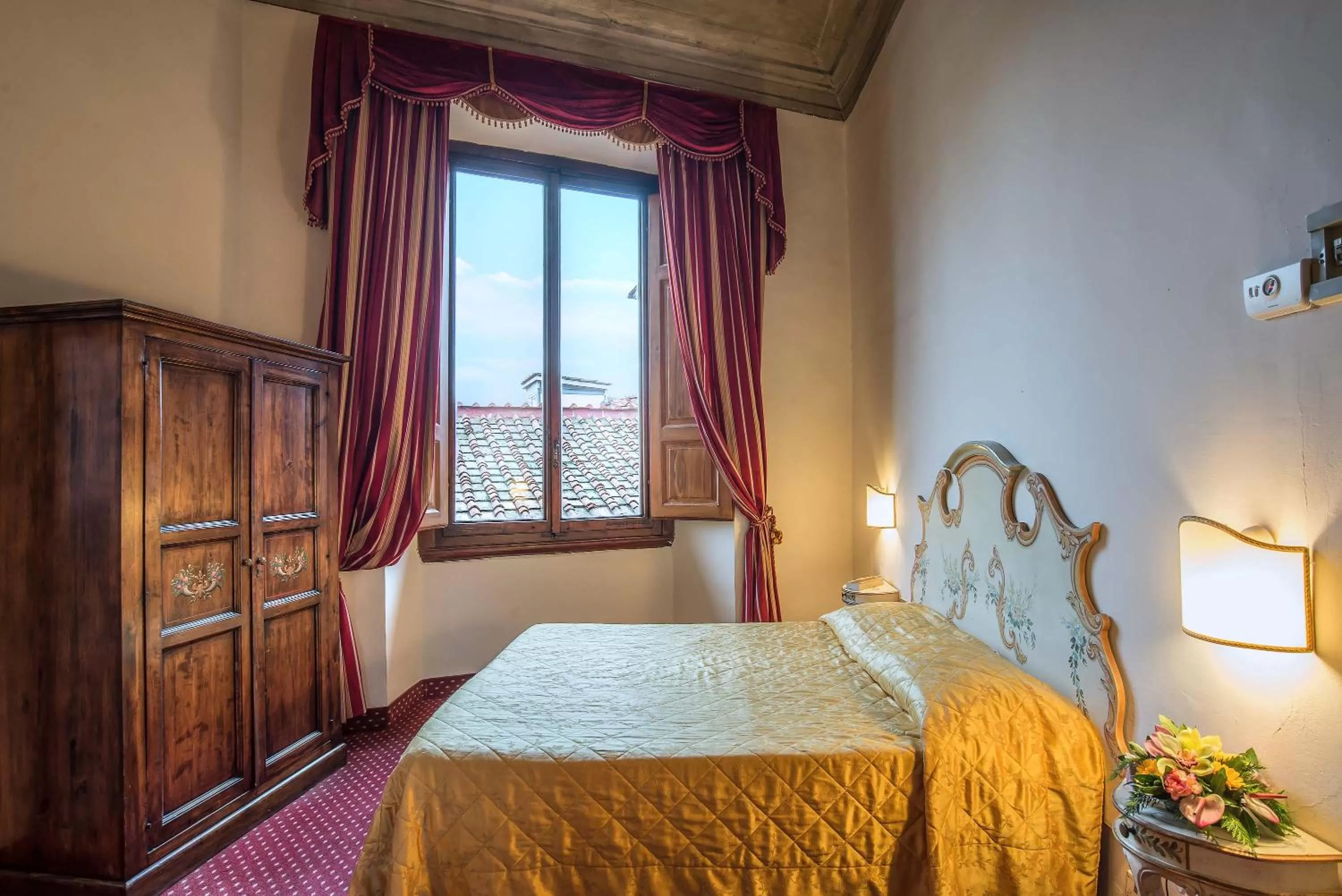 Bedroom, Bed in Hotel Paris