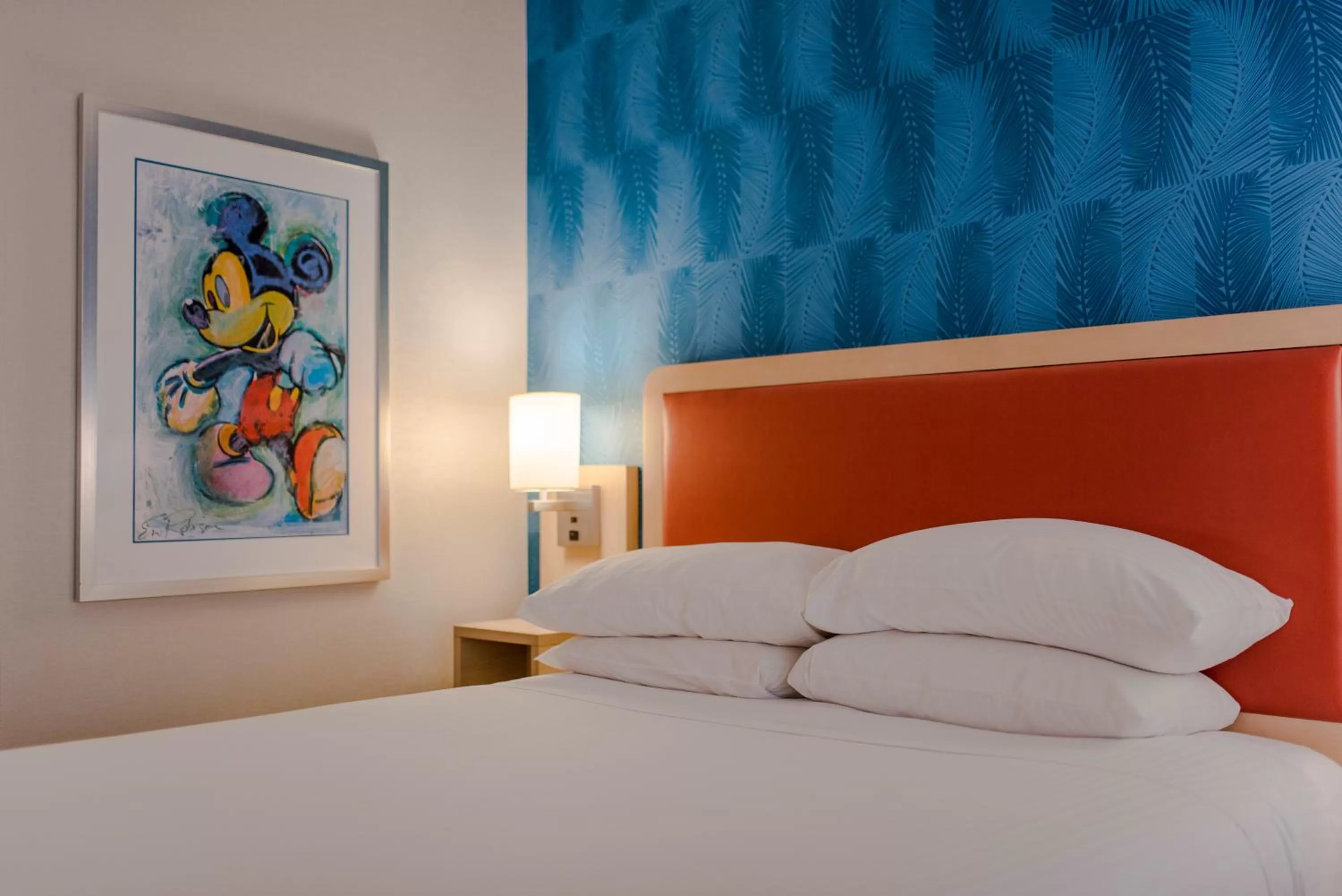 Bed in Howard Johnson by Wyndham Anaheim Hotel & Water Playground