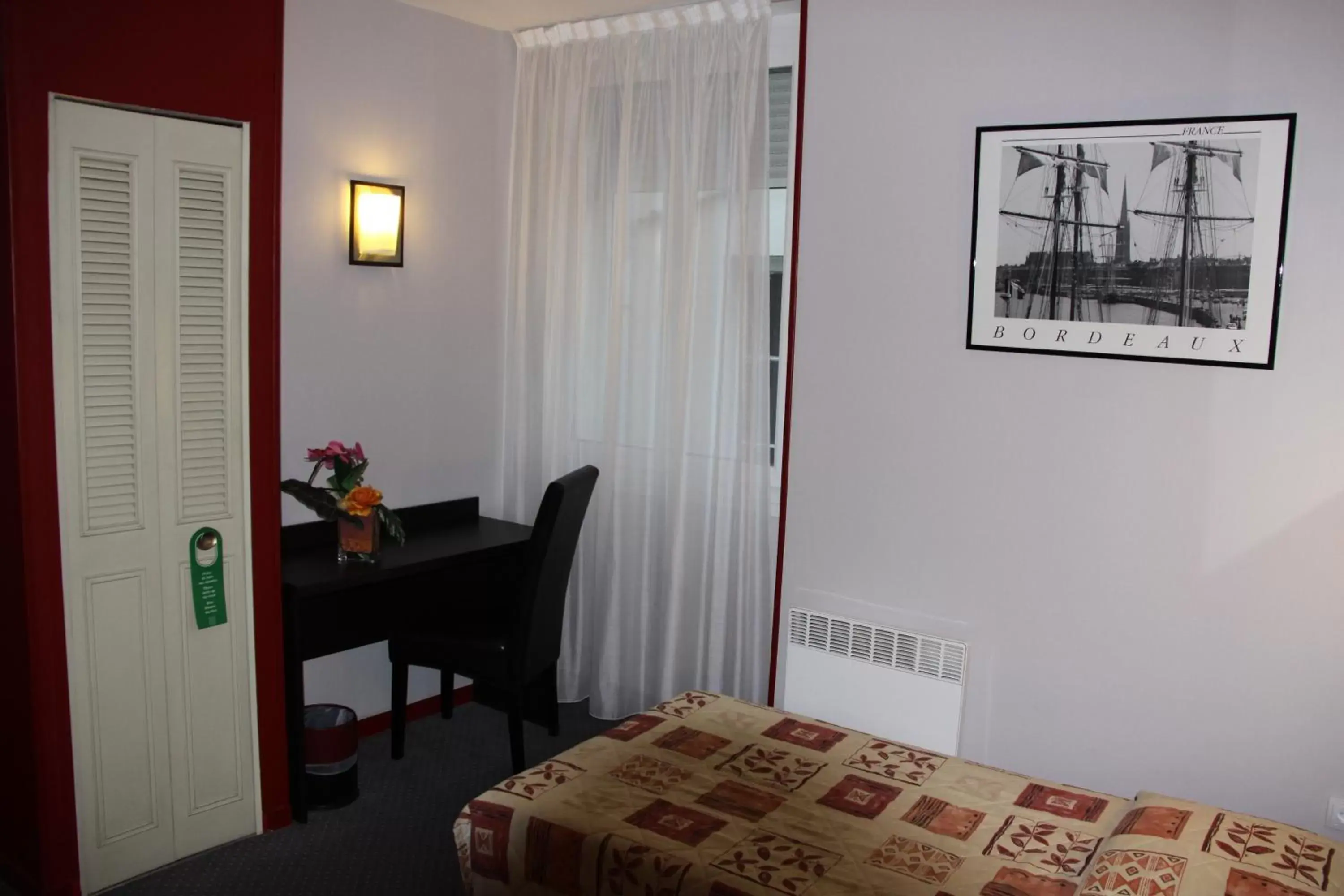 Comfort Twin Room in Hôtel Notre Dame Comfort Twin Room in Hôtel Notre Dame