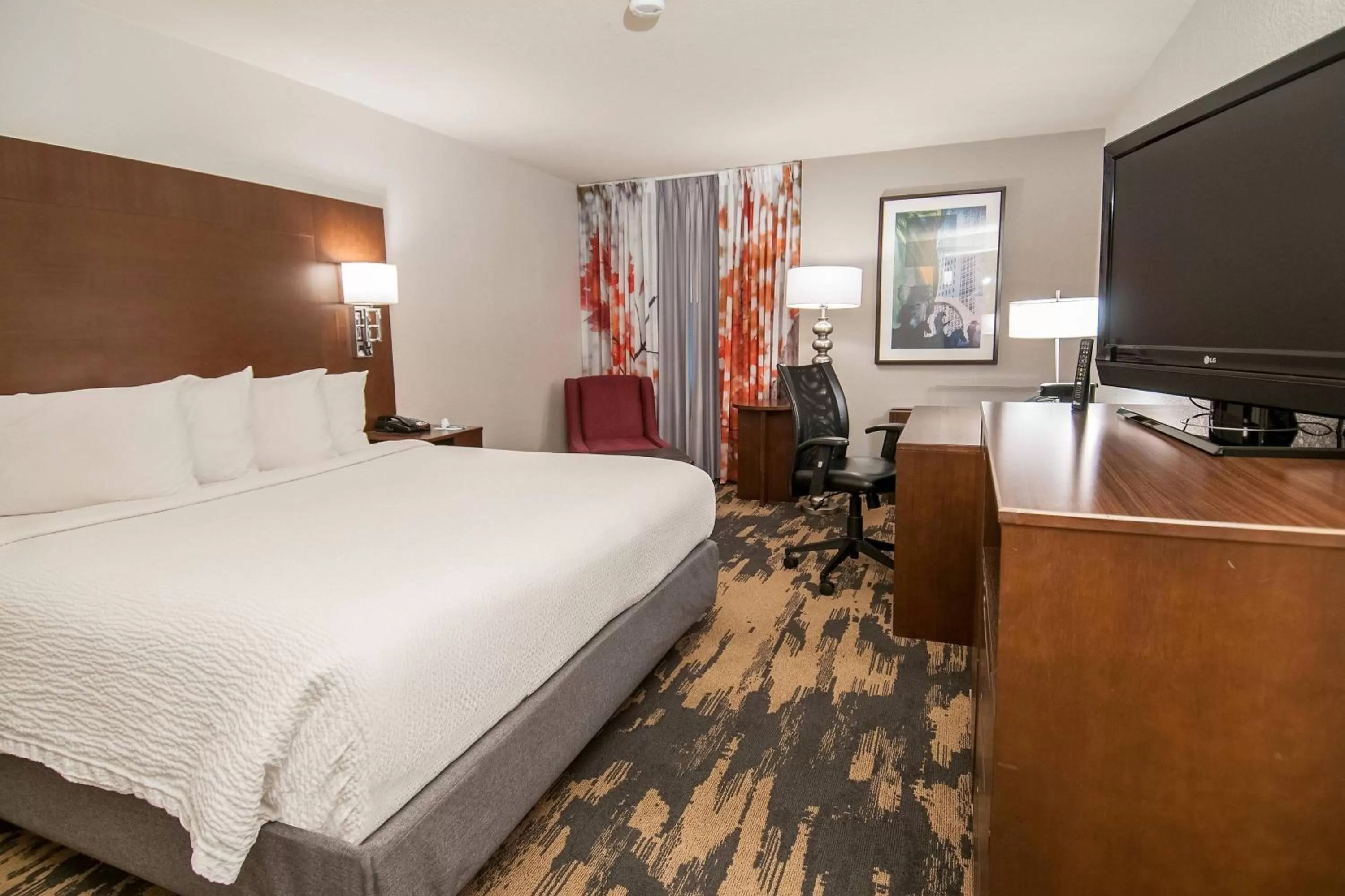 King Room with Adapted Tub - Mobility and Hearing Accessible in Fairfield Inn & Suites by Marriott Dallas DFW Airport South/Irving