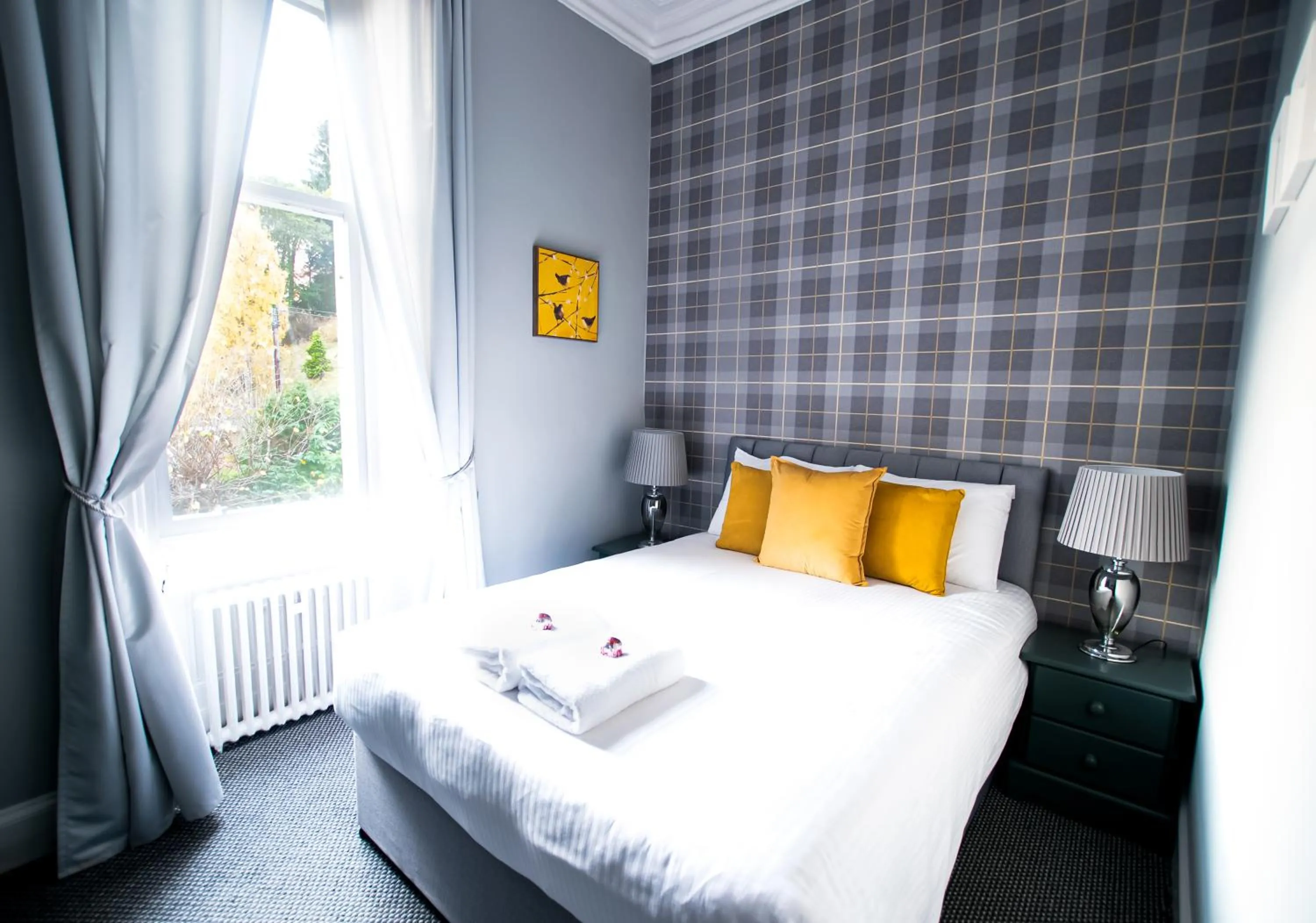 Bed in McInnes House rooms with breakfast