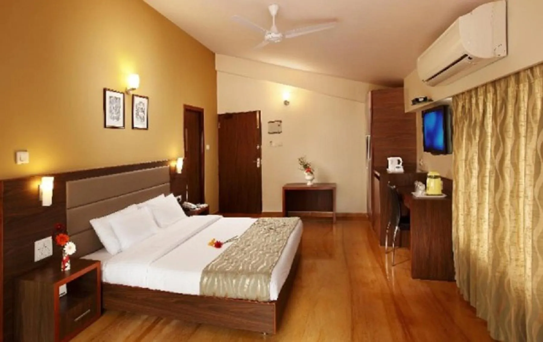 Bedroom, Bed in The Hawaii Comforts Panjim Donapaula