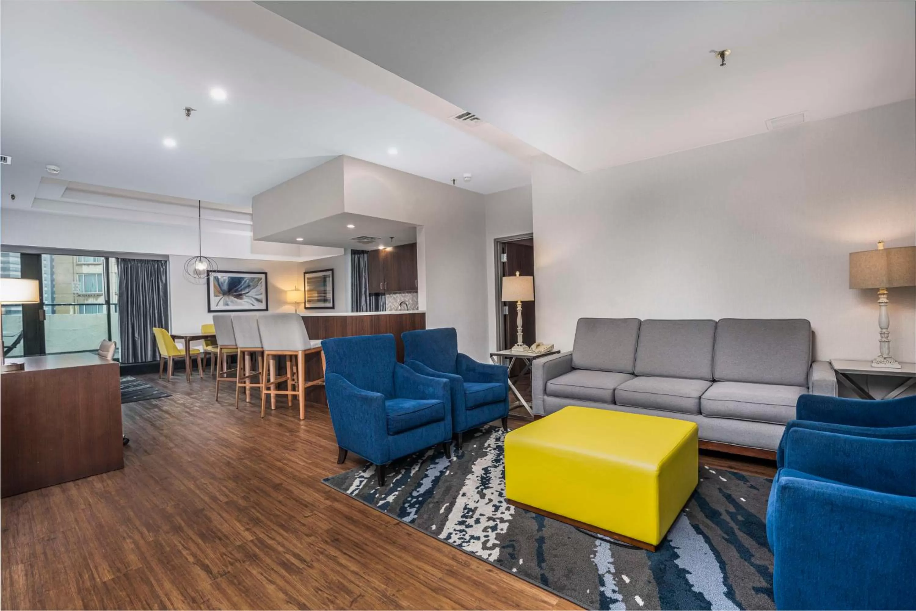 Living room in Embassy Suites by Hilton Indianapolis Downtown