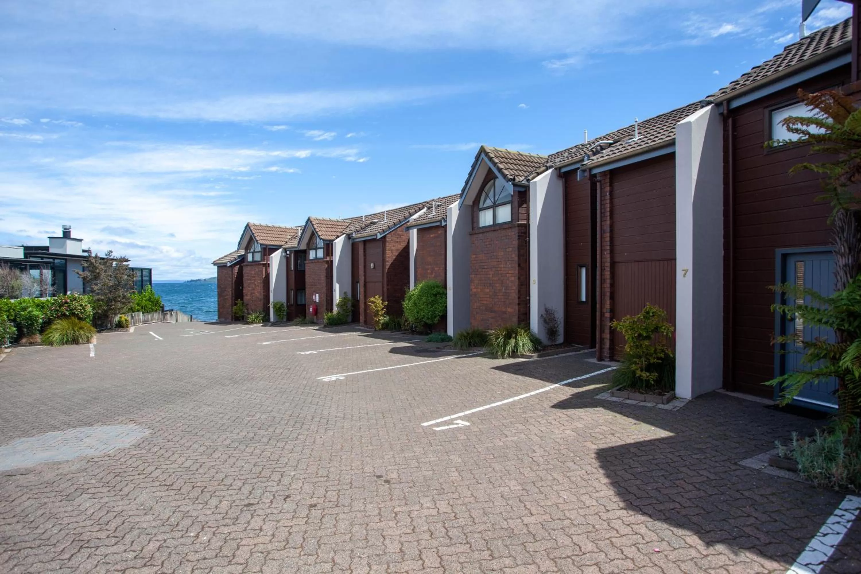 Property building in Cascades Lakefront Motel