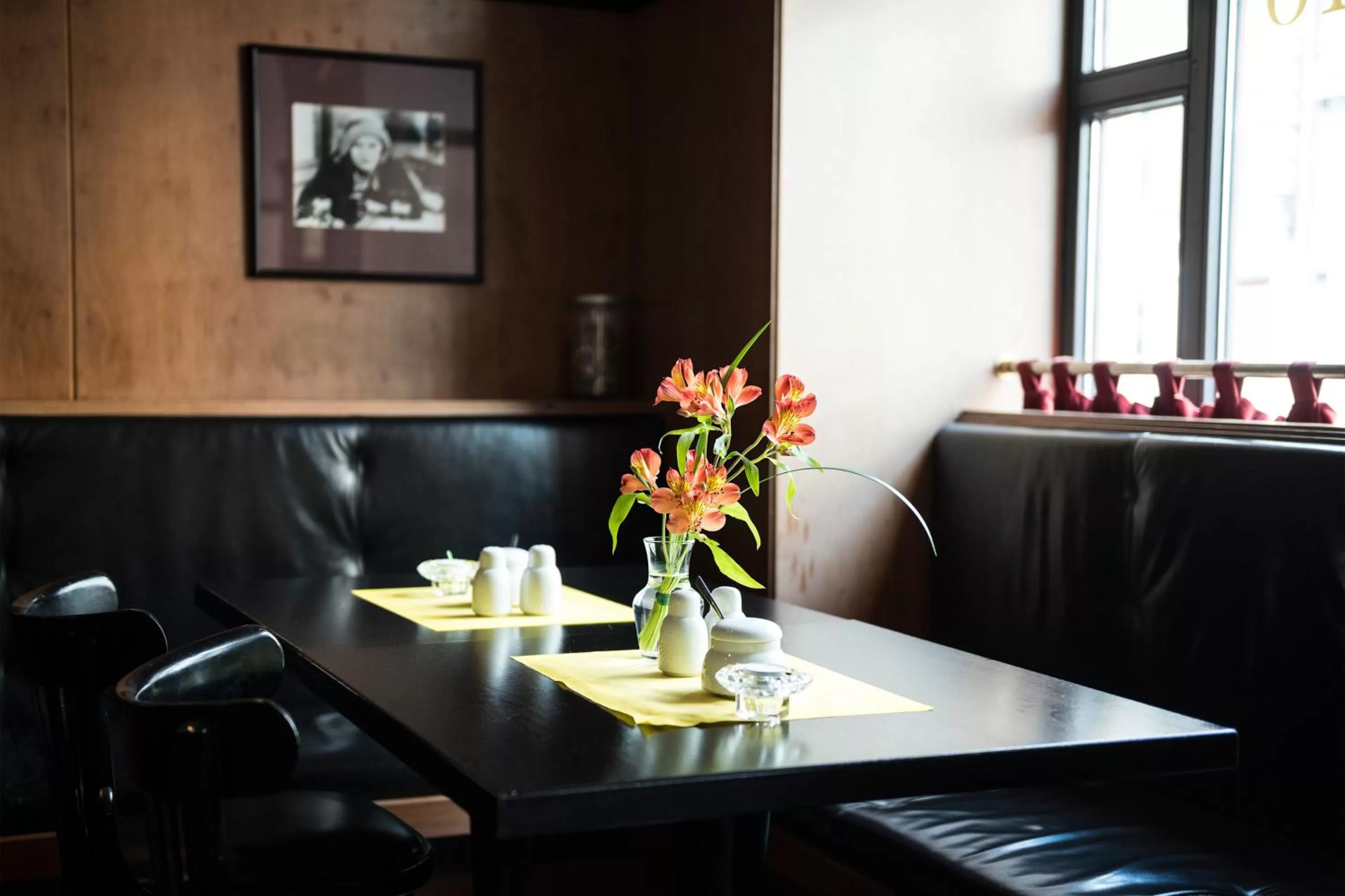 Restaurant/places to eat in Hotel Deutsches Theater Stadtzentrum