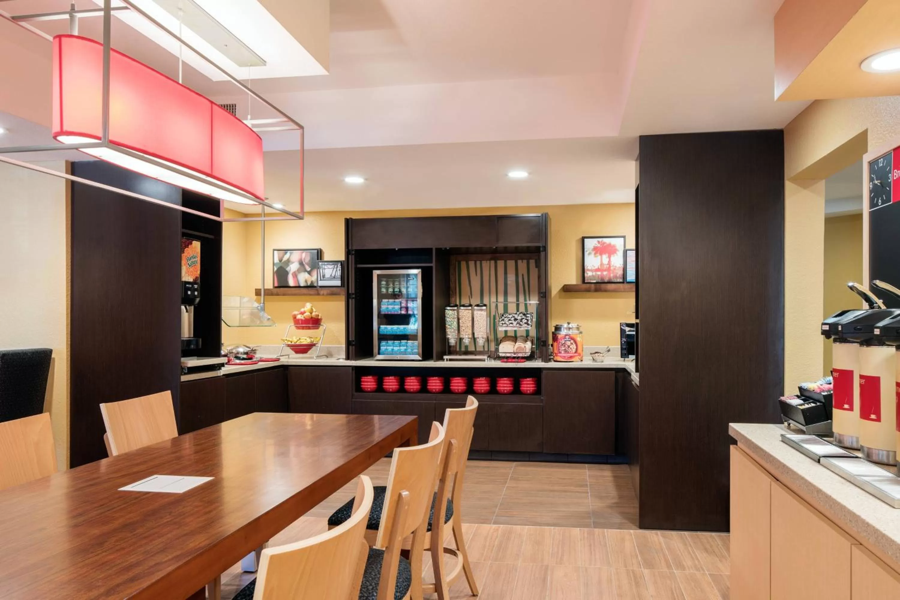 Breakfast in TownePlace Suites Los Angeles LAX Manhattan Beach